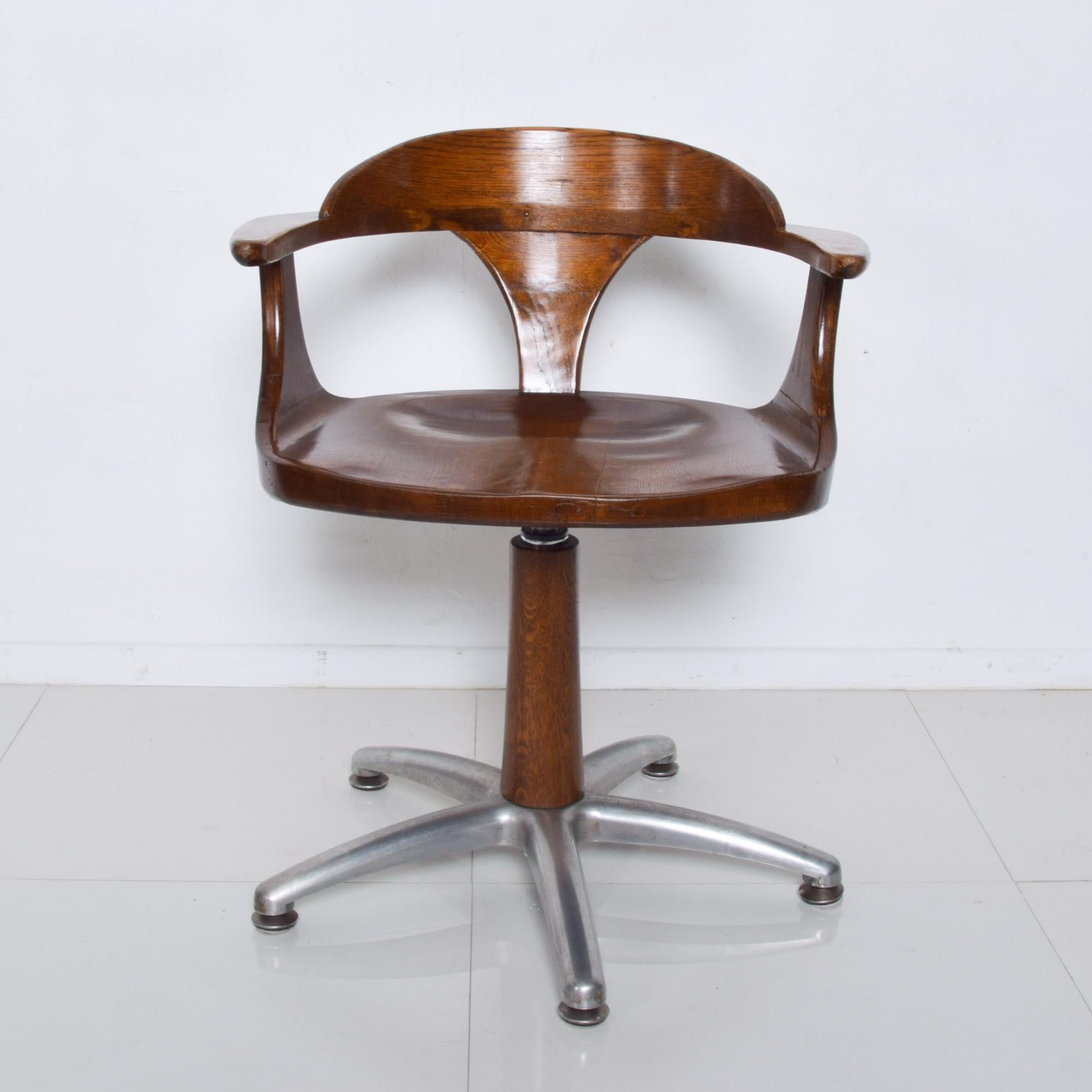 Handsome RH Vintage Solid Oak Captain's Swivel Desk Chair Task Office Use In Good Condition In Chula Vista, CA