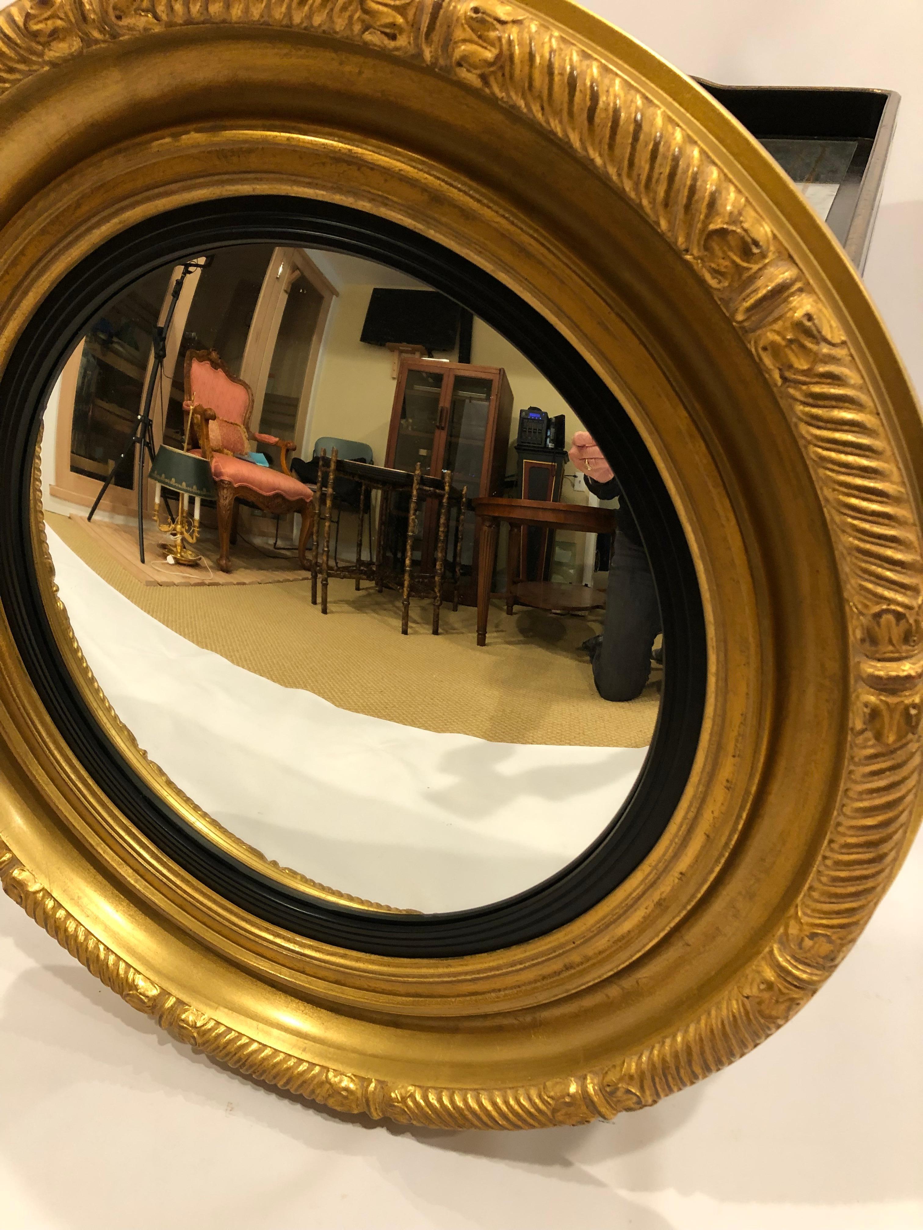 Handsome Round Convex Gilded Regency Style Bullseye Mirror In Good Condition In Hopewell, NJ