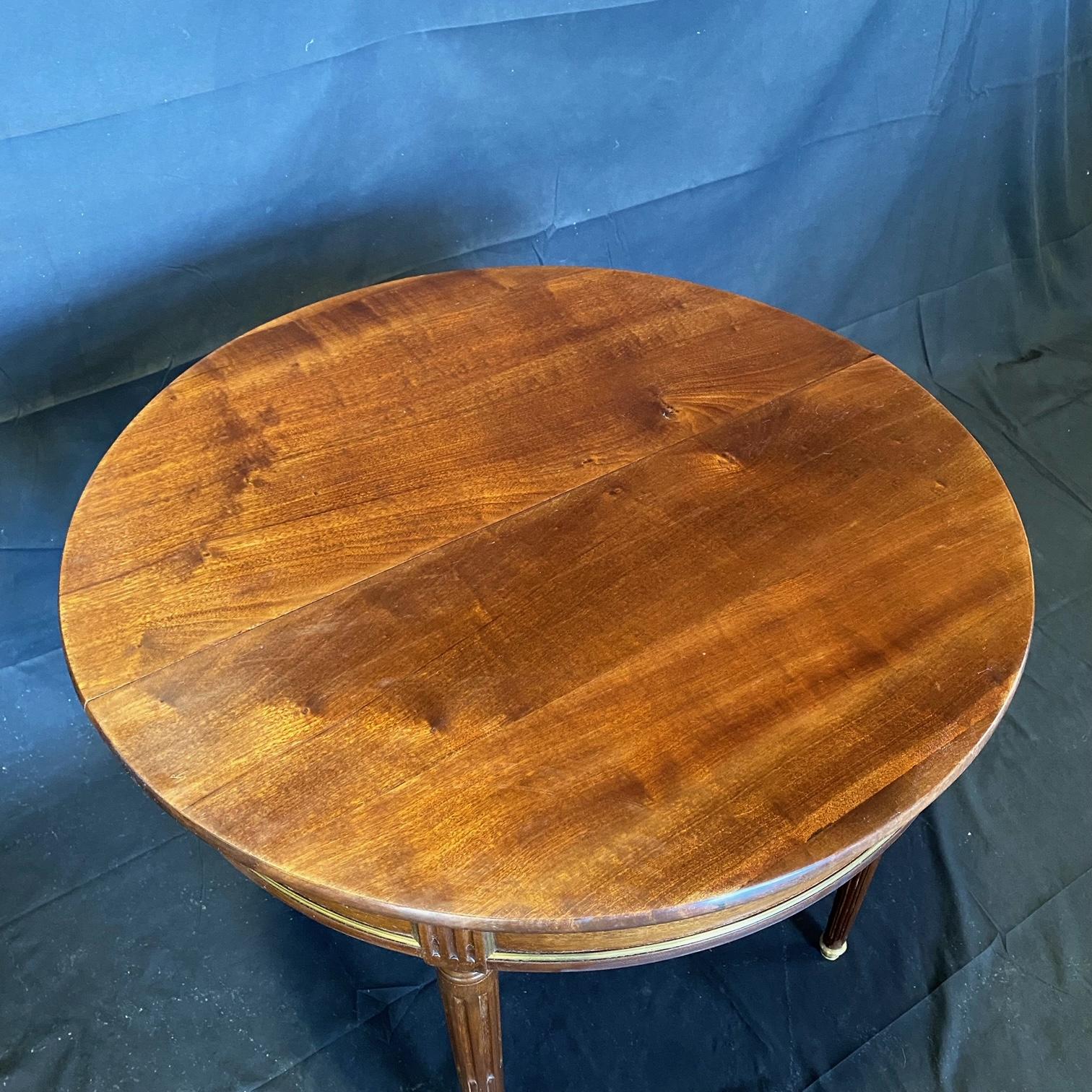 Handsome Round Louis XVI French Walnut Brass Mounted Side or Entry Center Table 5