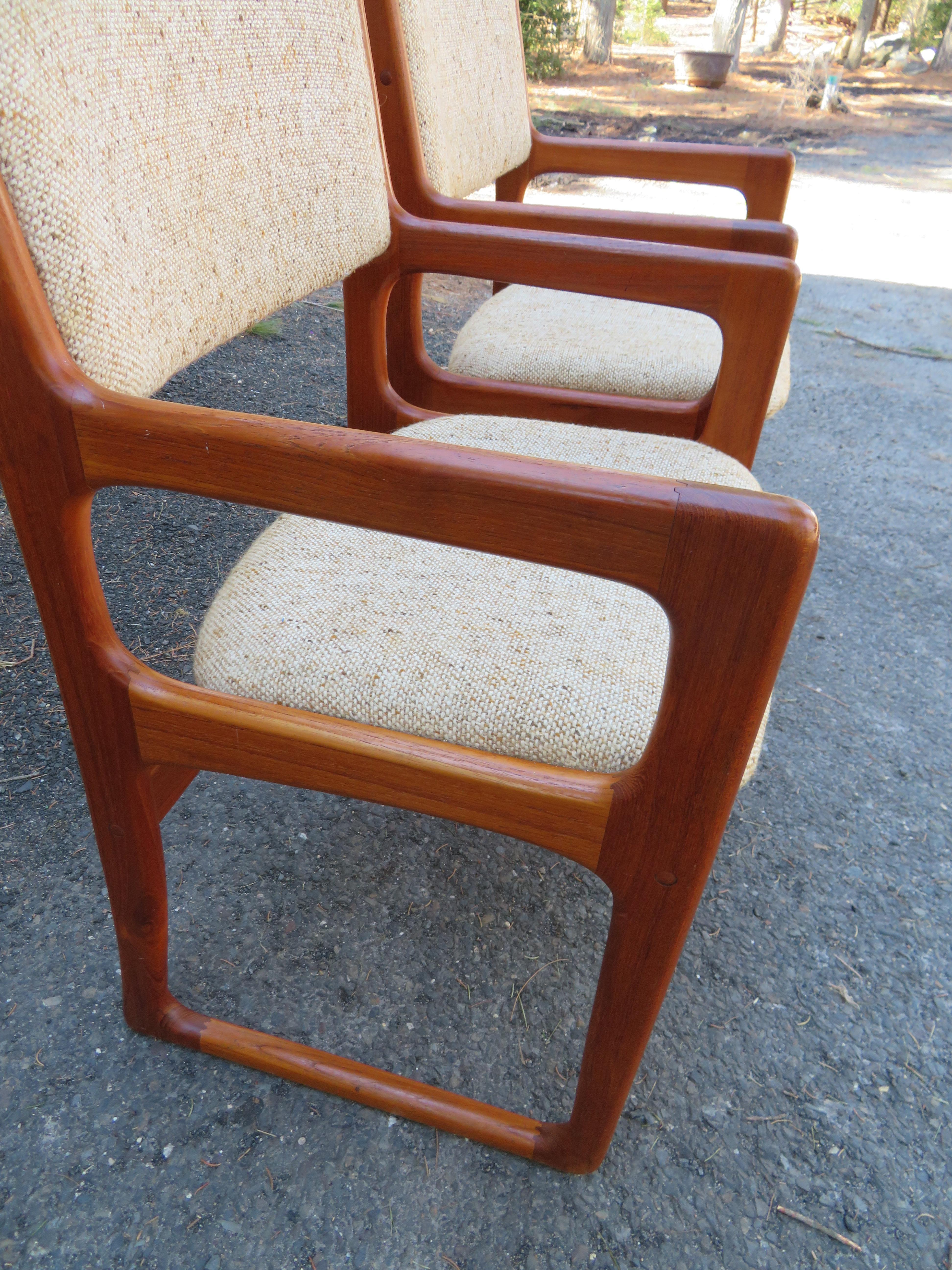 Magnifique ensemble de 6 chaises de salle à manger danoises en teck Benny Linden, mi-siècle moderne en vente 3