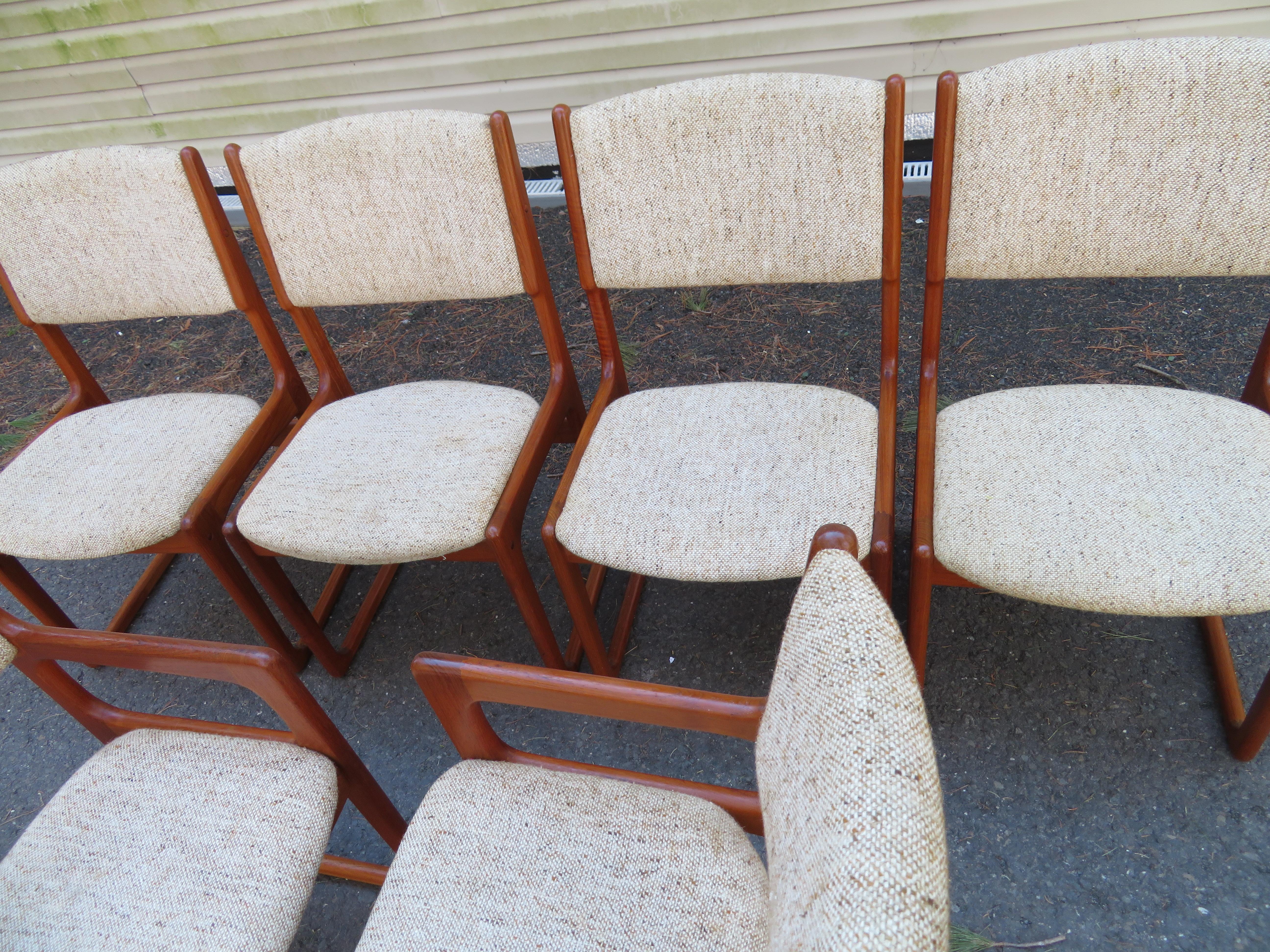 Handsome Set of 6 Danish Benny Linden Teak Dining Chairs Mid-Century Modern For Sale 4