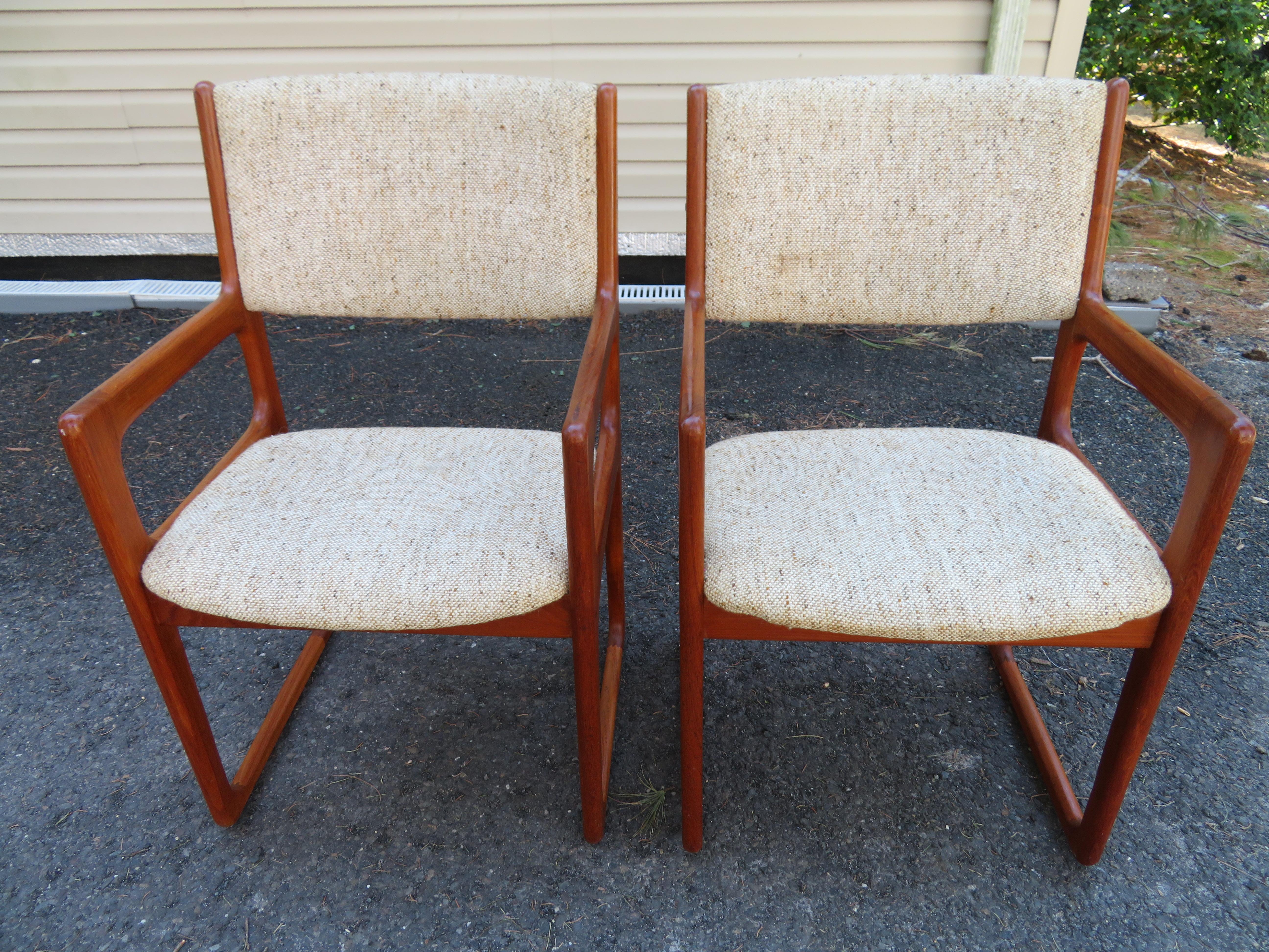 Magnifique ensemble de 6 chaises de salle à manger danoises en teck Benny Linden, mi-siècle moderne en vente 2