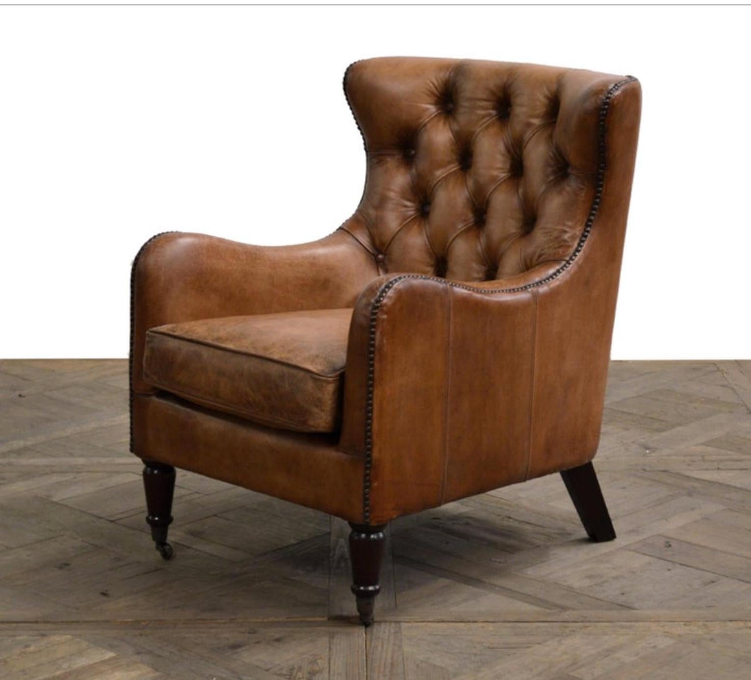 Pelle Bellissimo set di quattro sedie da biblioteca in pelle in stile Regency con schienale imbottito in vendita