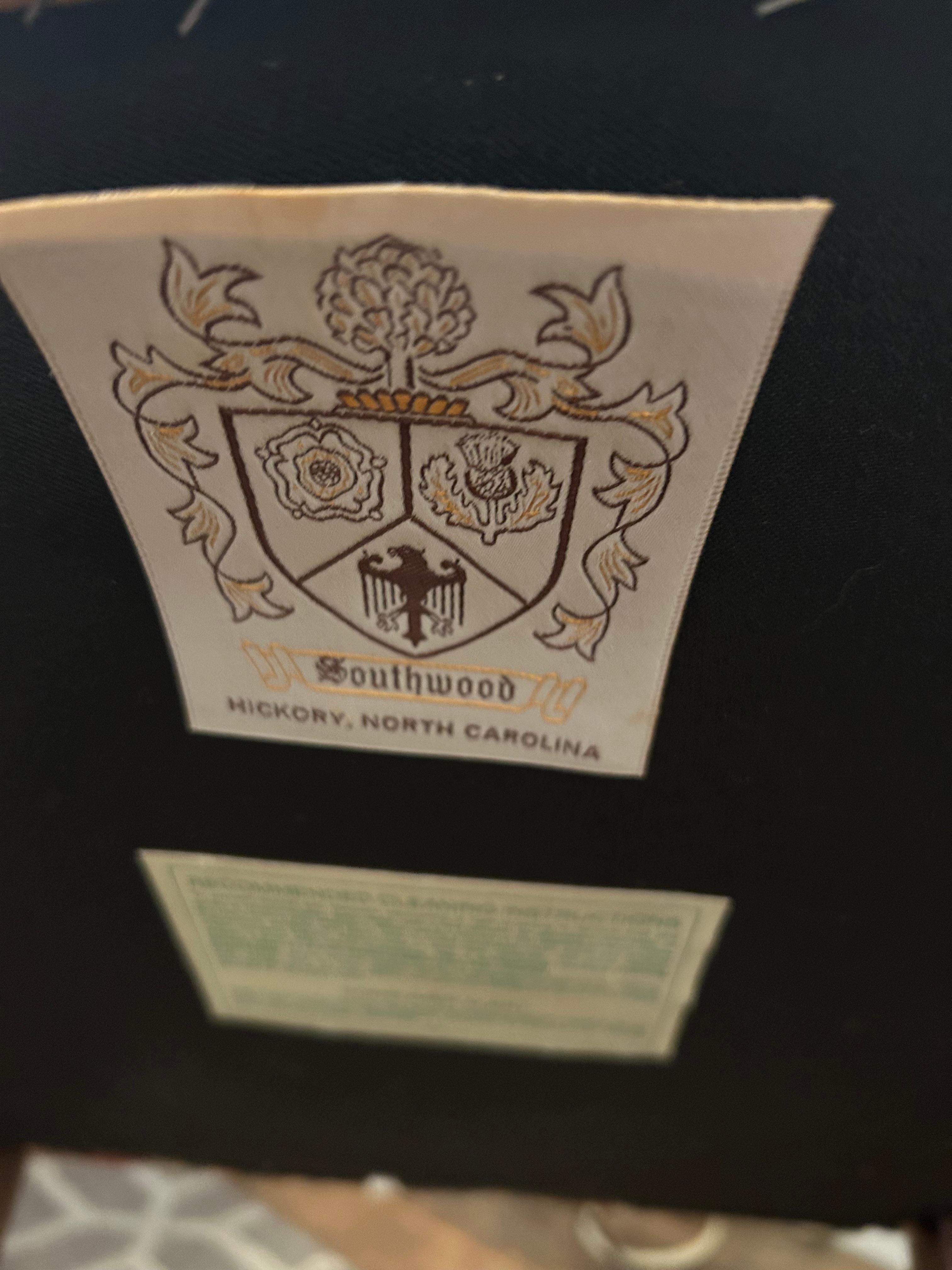 Hübscher Southwood Traditional Hochlehner Sessel gepolstert in Flame Stitch im Angebot 4