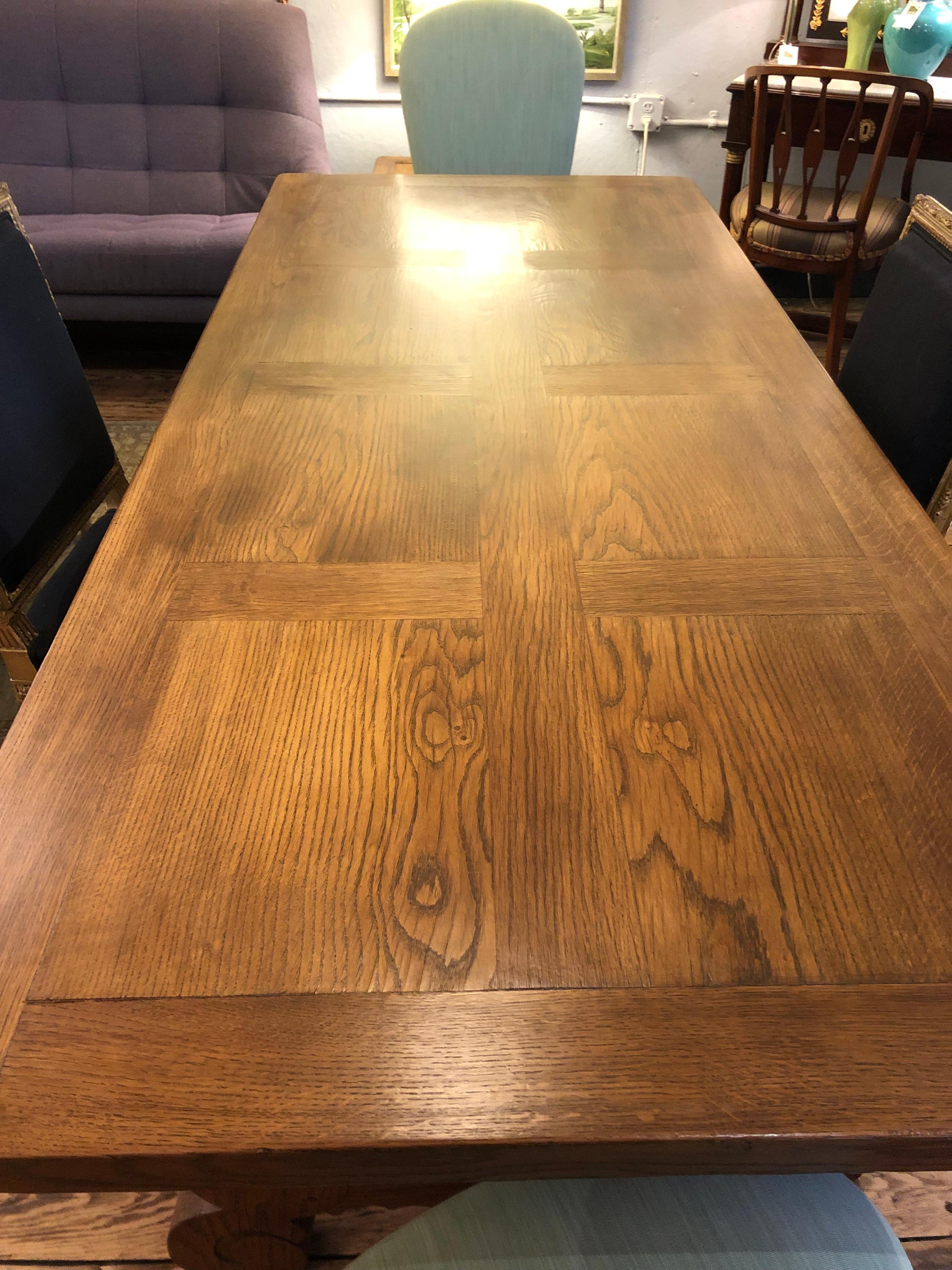 Belle table de salle à manger ou bureau monumental de style espagnol en chêne et fer en vente 5