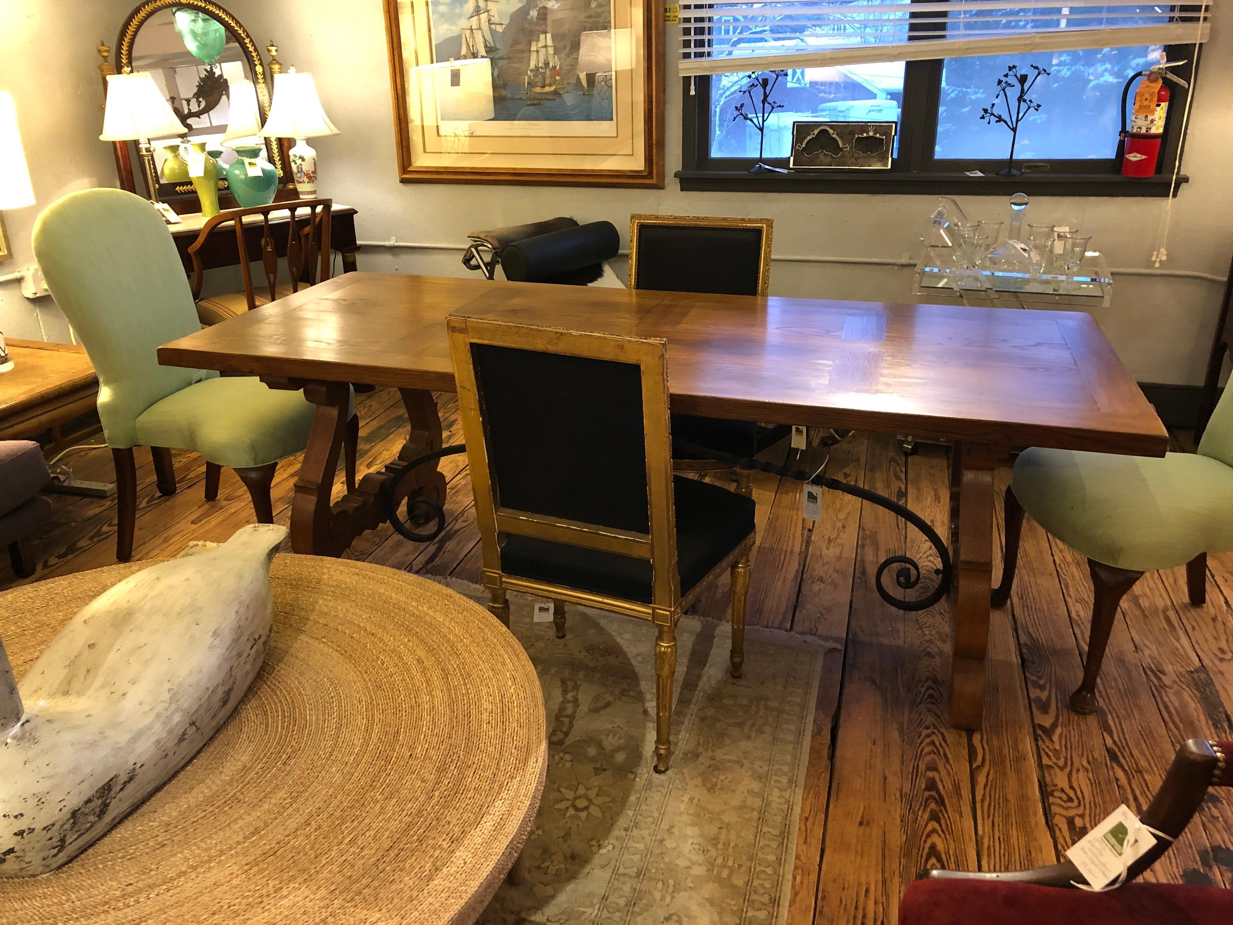Belle table de salle à manger ou bureau monumental de style espagnol en chêne et fer en vente 6