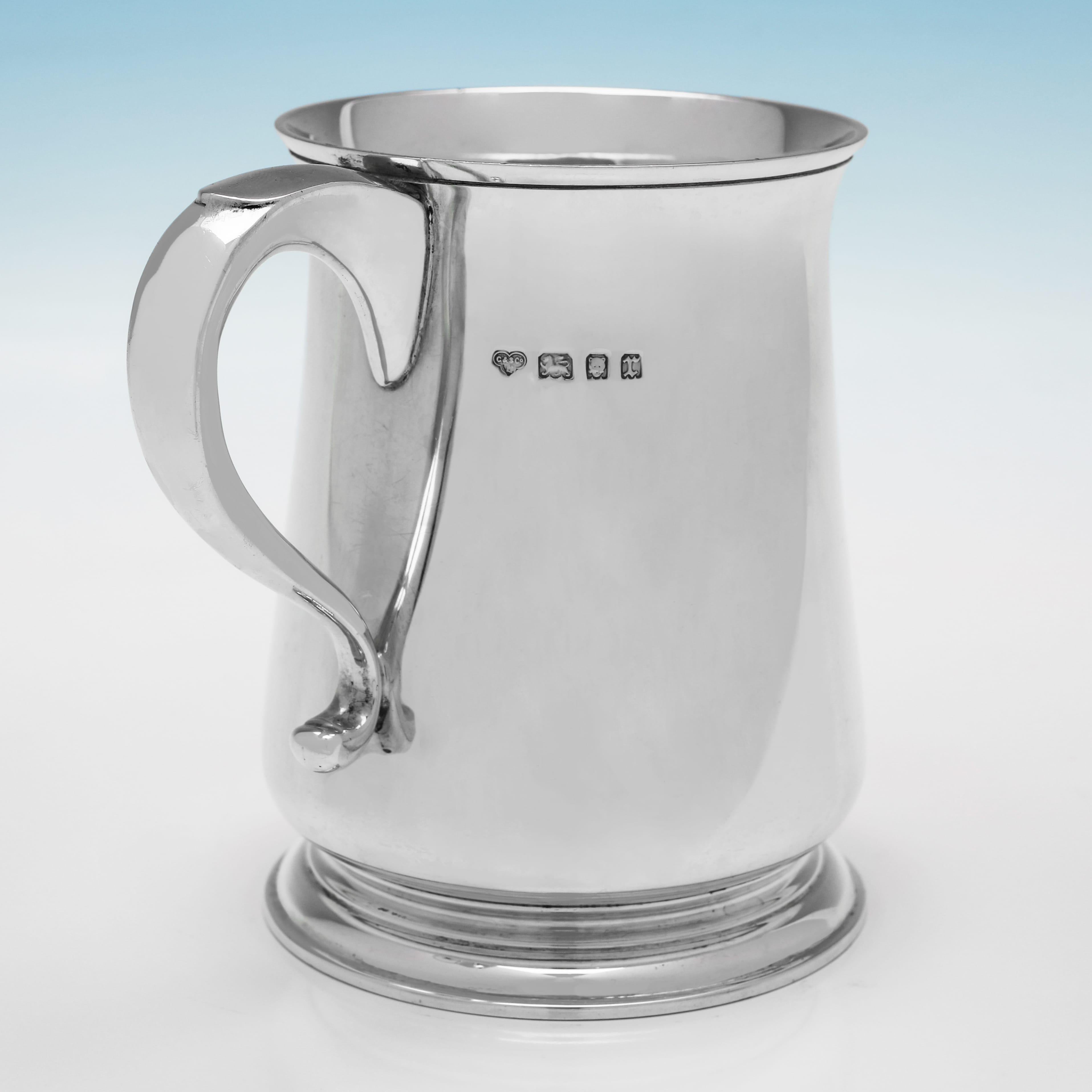 Schöner Krug oder Krüge aus Sterlingsilber, hergestellt 1932 in London (Art déco) im Angebot