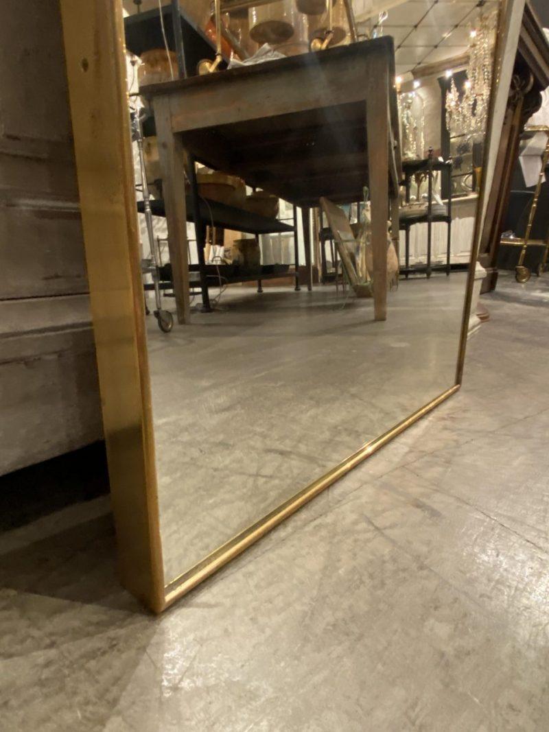 Laiton Magnifique grand miroir en laiton - Italie du milieu du siècle en vente