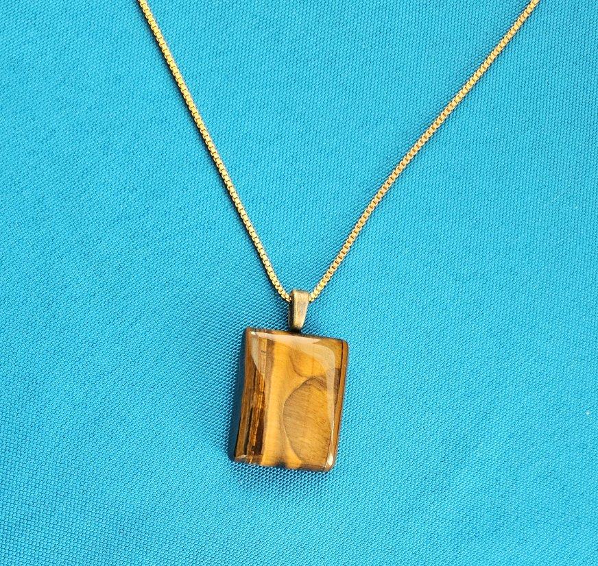 Handsome Tiger's Eye Semiprecious Stone Pendant Necklace For Sale 6