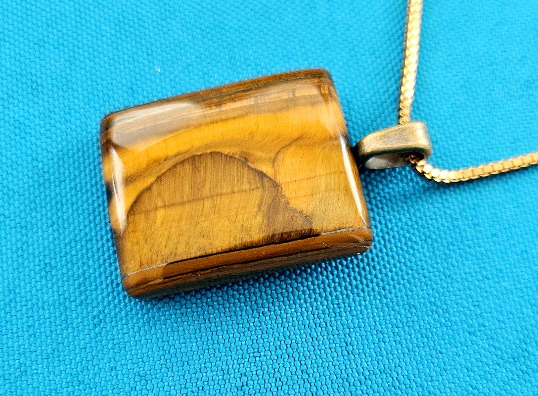 Handsome Tiger's Eye Semiprecious Stone Pendant Necklace.
IMPORTANT INFORMATION FOLLOWS; PLEASE READ THE BELOW IN ITS ENTIRETY.
ABOUT OUR LISTINGS:
-Measurements are approximate and generally represent the approximate widest/longest/highest areas of