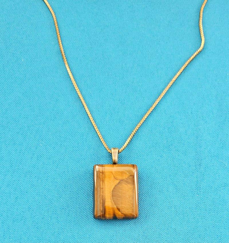 20th Century Handsome Tiger's Eye Semiprecious Stone Pendant Necklace For Sale