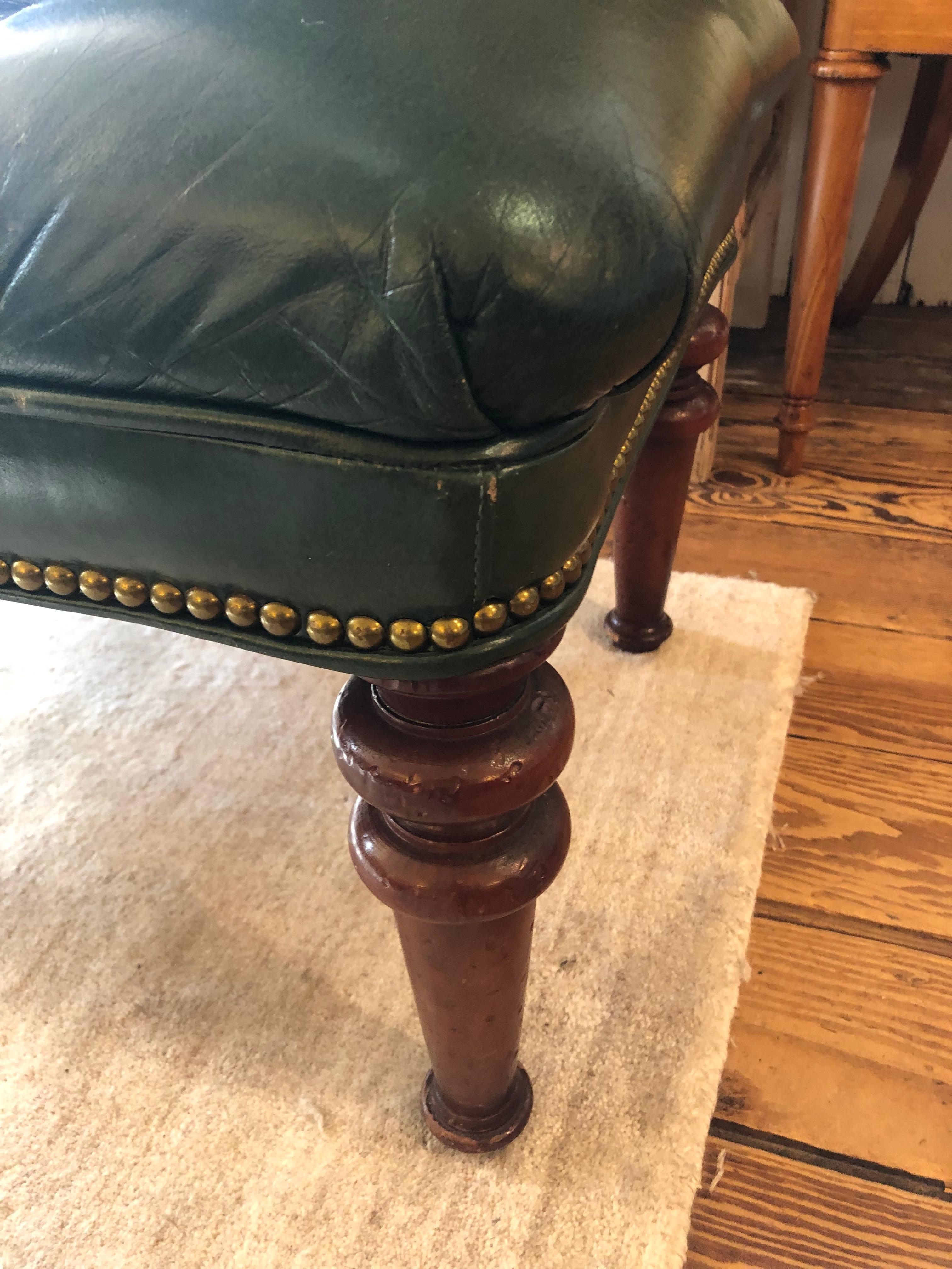 Handsome Traditional Dark Green Leather Tufted Bench Ottoman In Good Condition In Hopewell, NJ