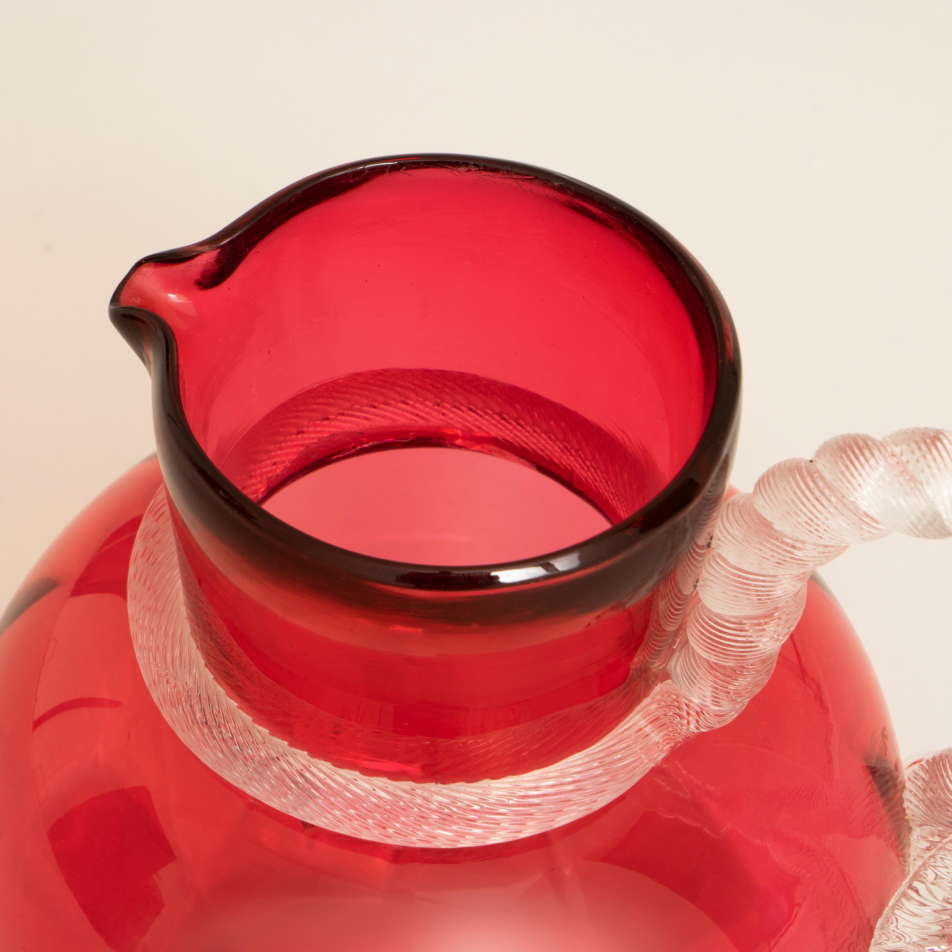 Schöner viktorianischer Krug aus Preiselbeerglas, um 1870 (Britisch) im Angebot