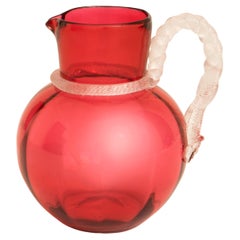 Preciosa jarra victoriana de vidrio de arándano rojo, hacia 1870