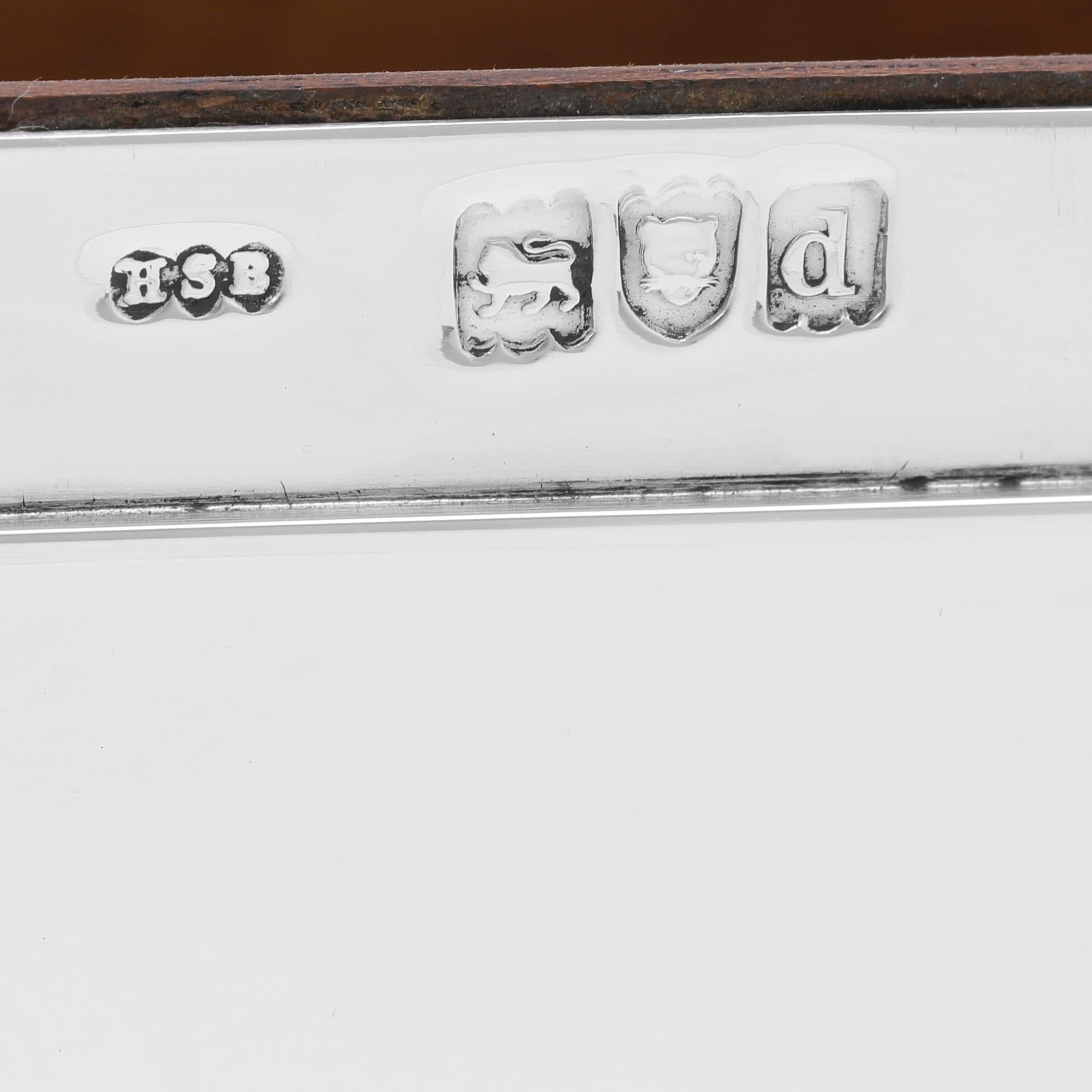 Bellissima scatola per sigari vittoriana in argento sterling, Londra 1899 In condizioni buone in vendita a London, London