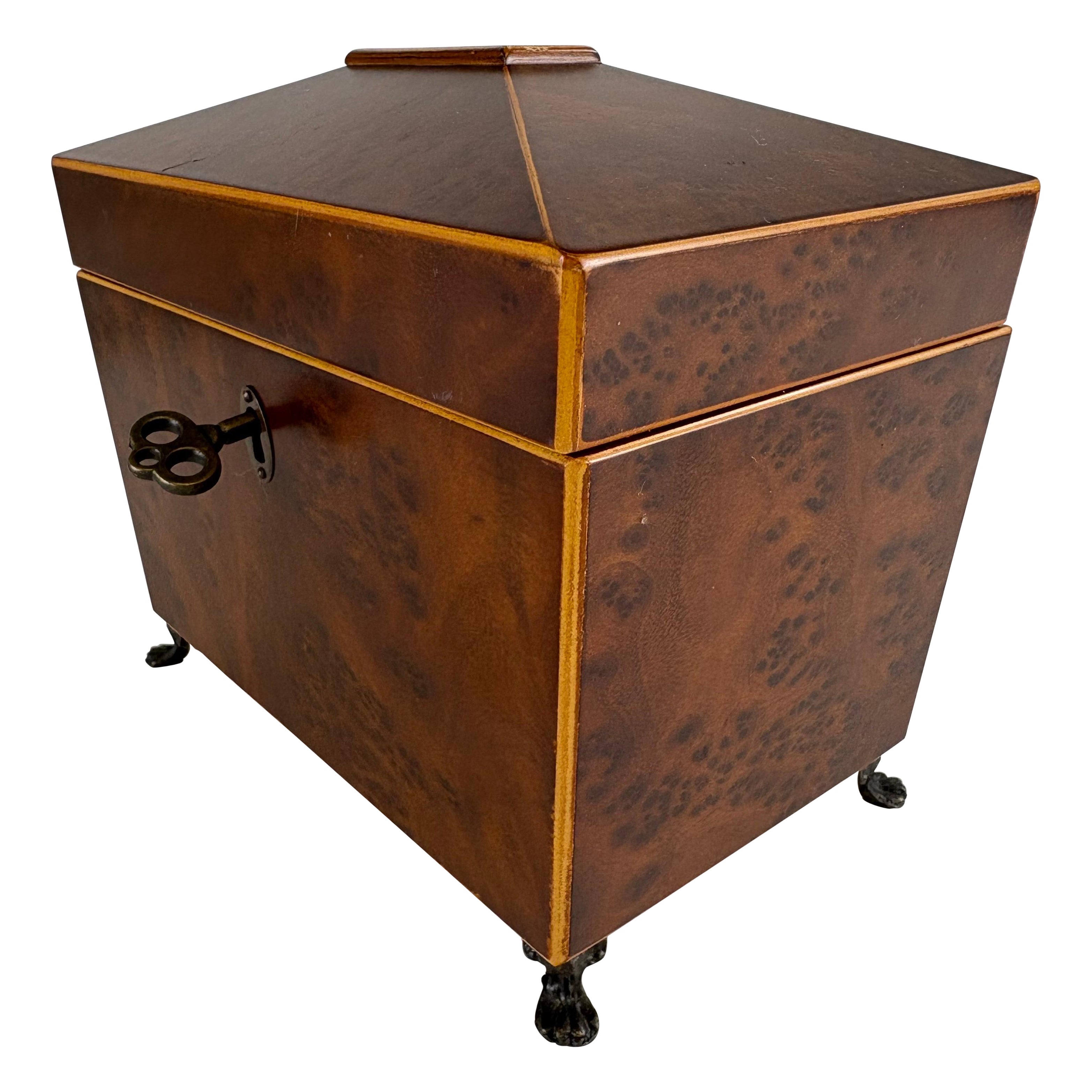 Bellissimo portagioie d
epoca in legno di noce burlato