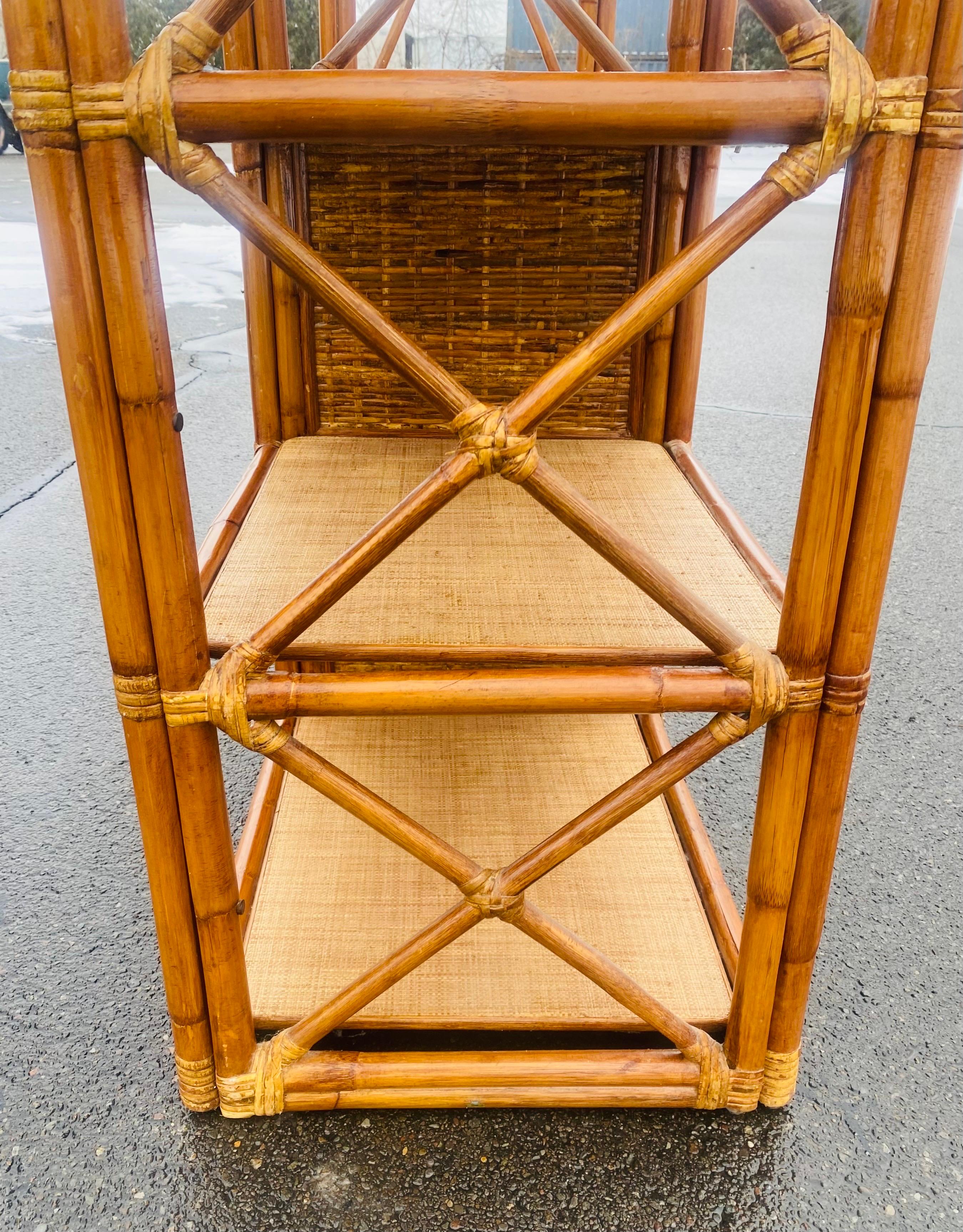 Bonita estantería-librería vintage costera de bambú y ratán Otro en venta