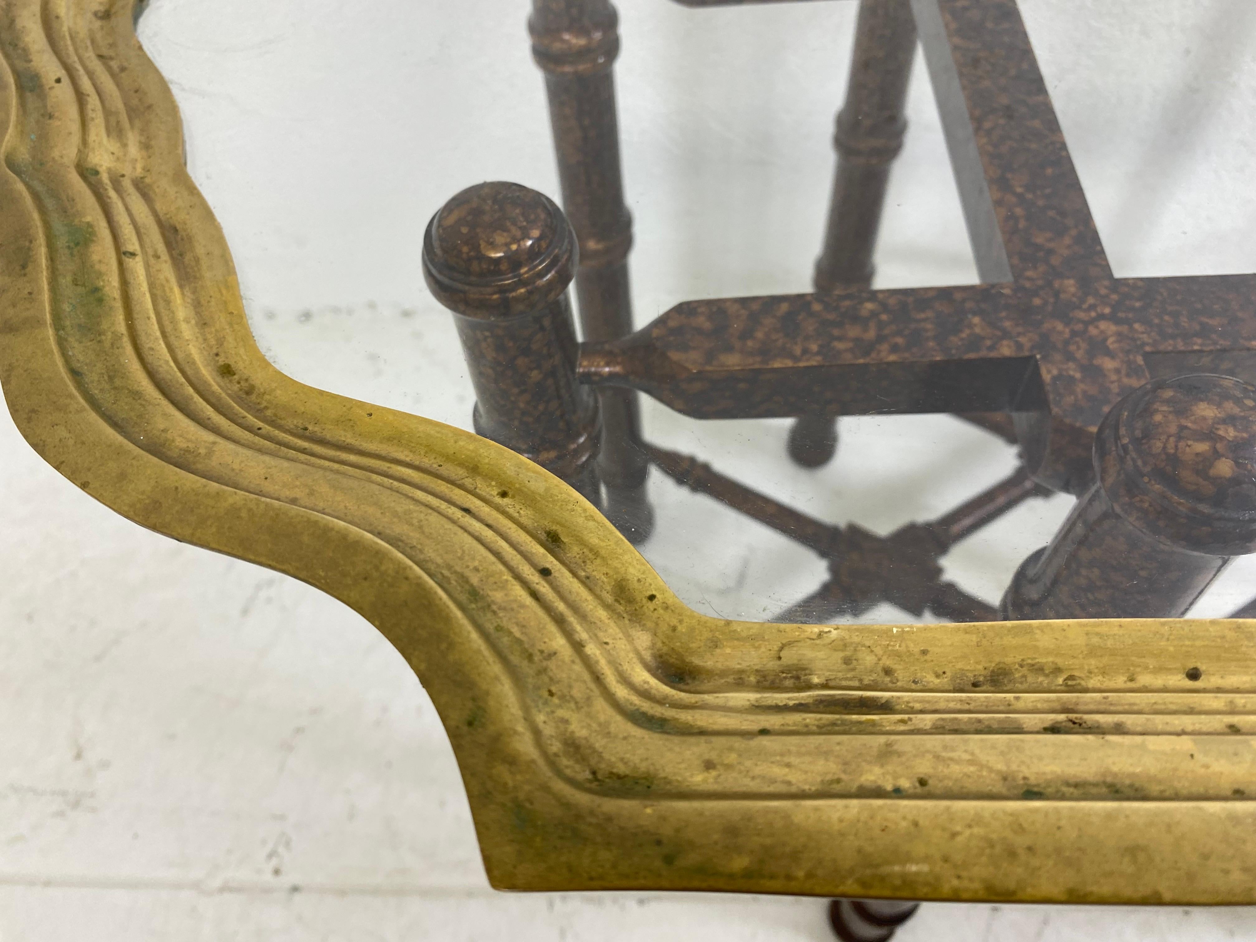 Américain Superbe table d'appoint classique vintage en fausse écaille de tortue en vente