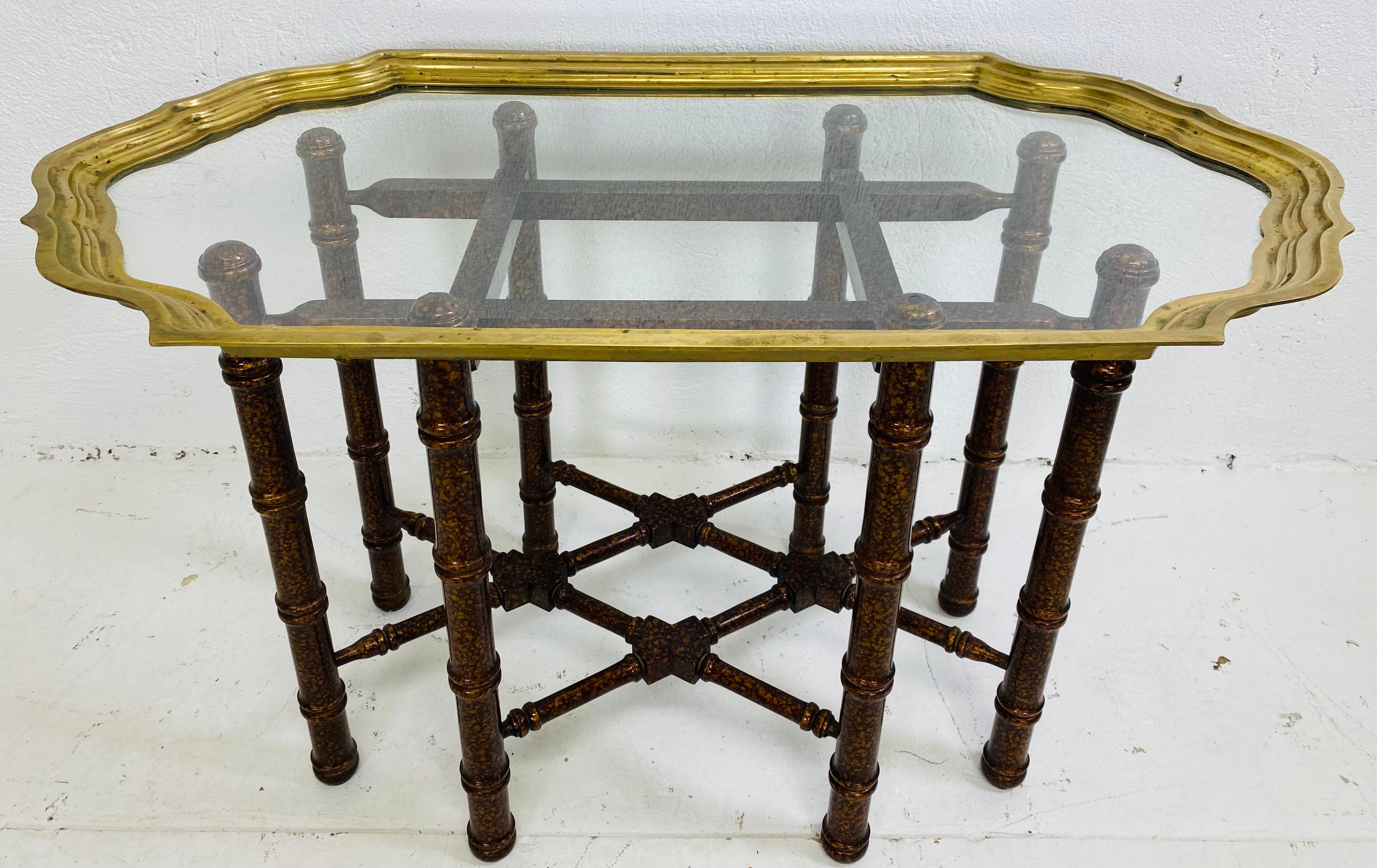 Superbe table d'appoint classique vintage en fausse écaille de tortue en vente 1