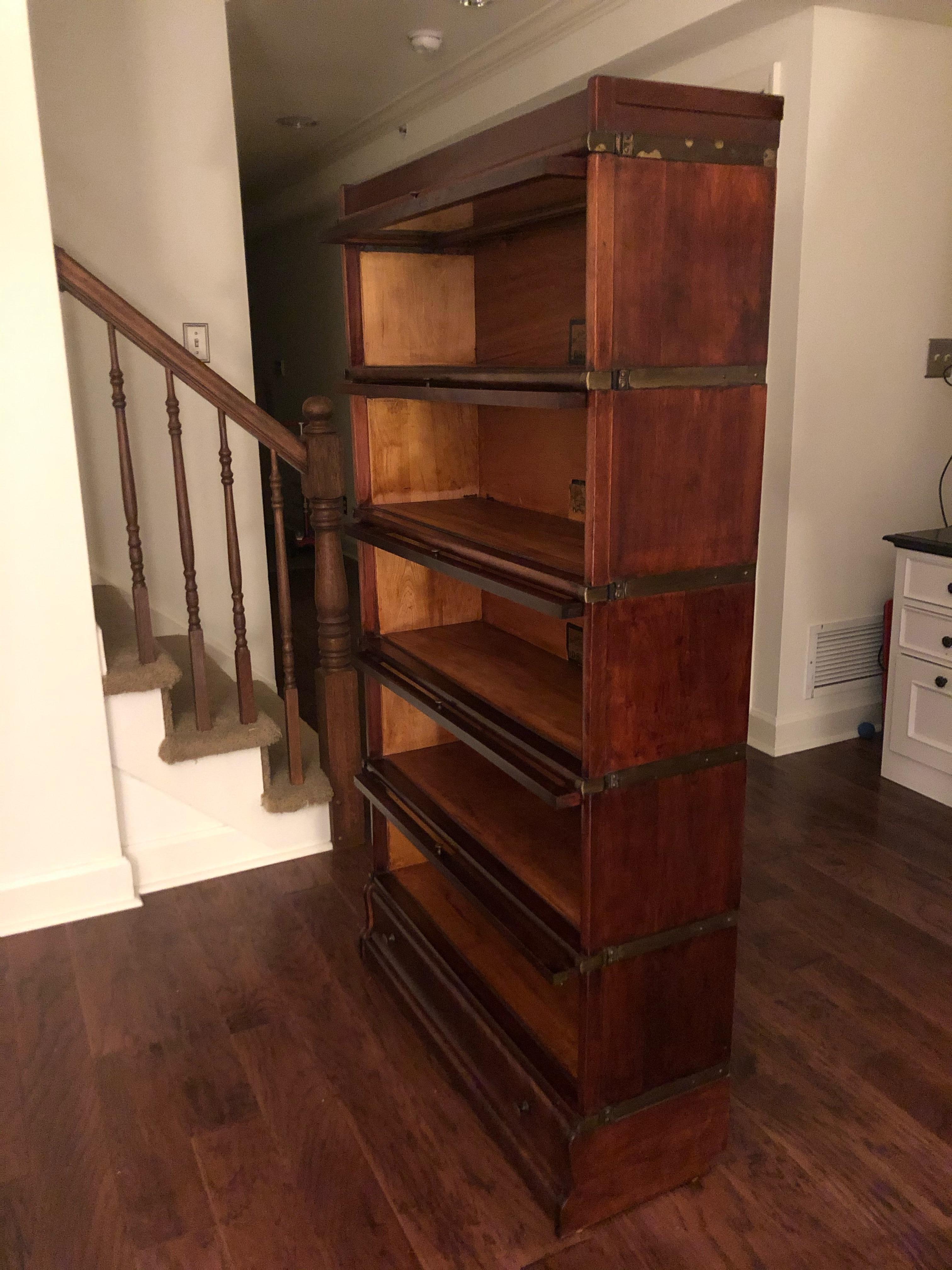 Handsome Vintage Globe Wernicke Stacking Oak and Glass Barrister Bookcase In Good Condition In Hopewell, NJ