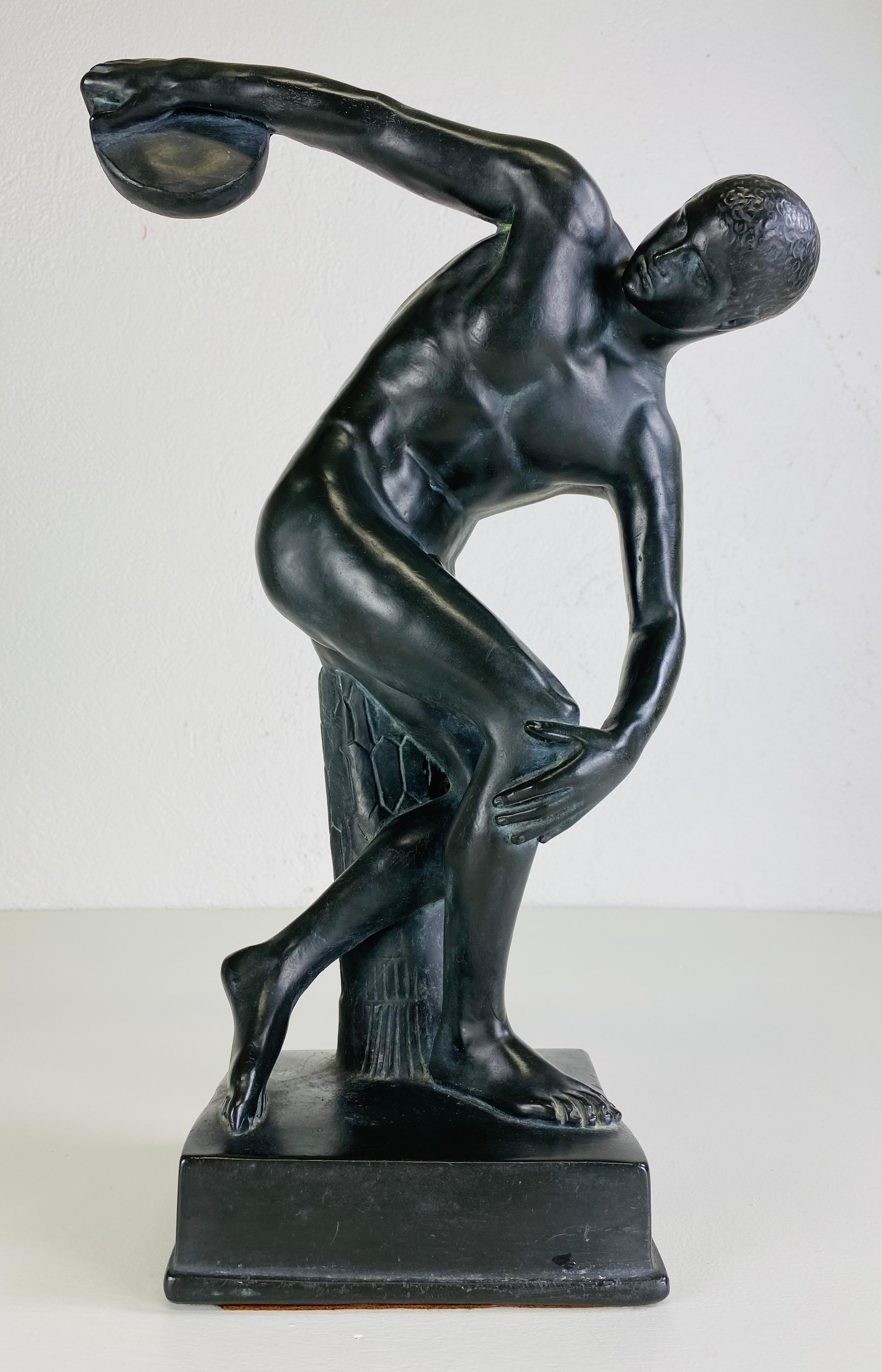 Preciosa escultura figurativa masculina grecorromana de época en venta 2