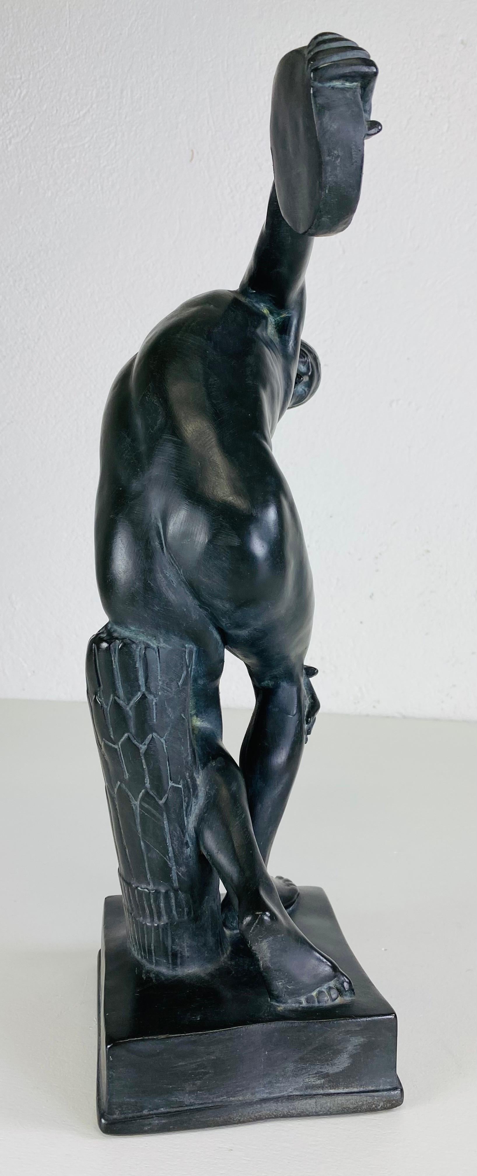Preciosa escultura figurativa masculina grecorromana de época Hecho a mano en venta