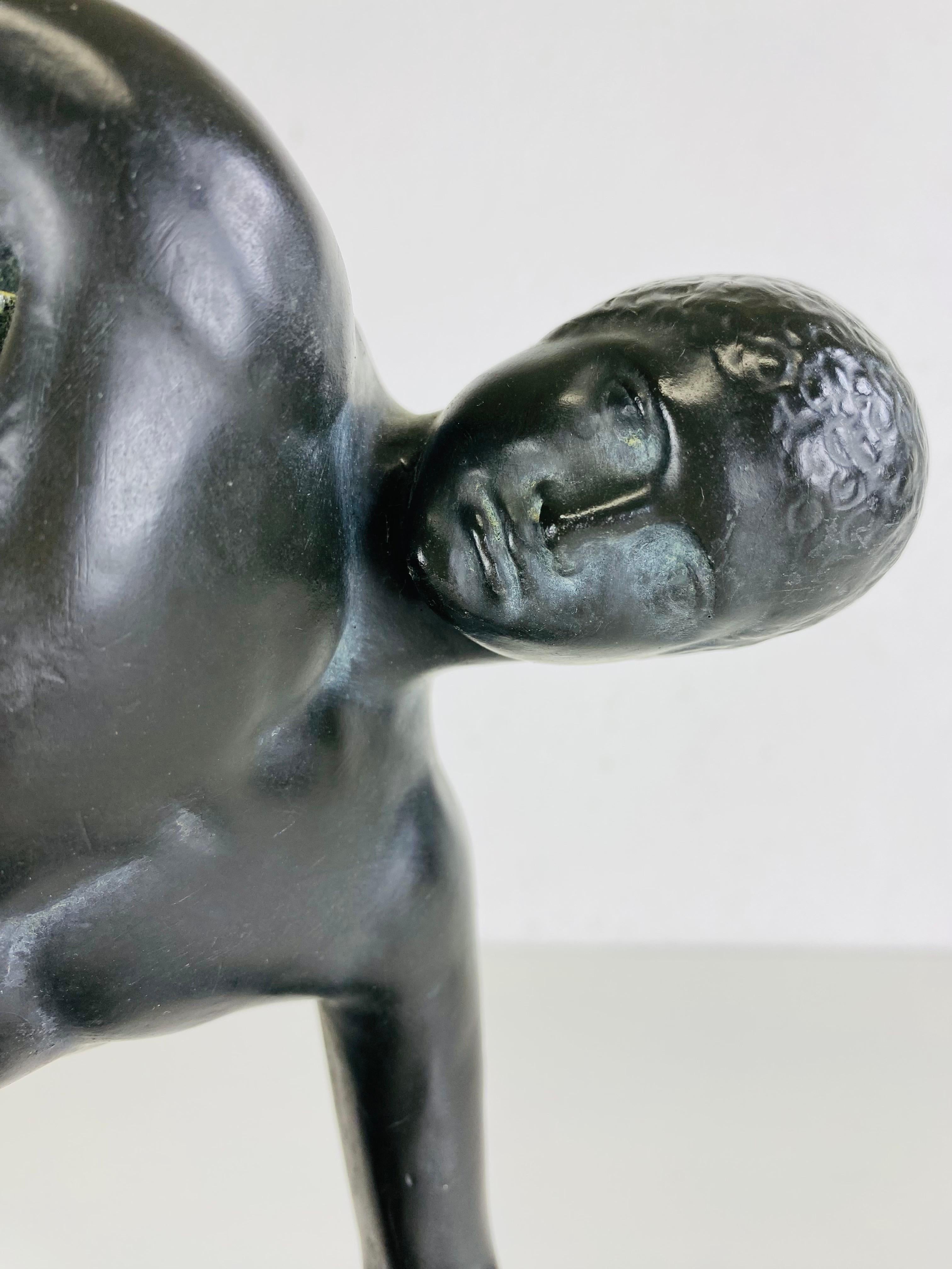 Preciosa escultura figurativa masculina grecorromana de época en venta 1