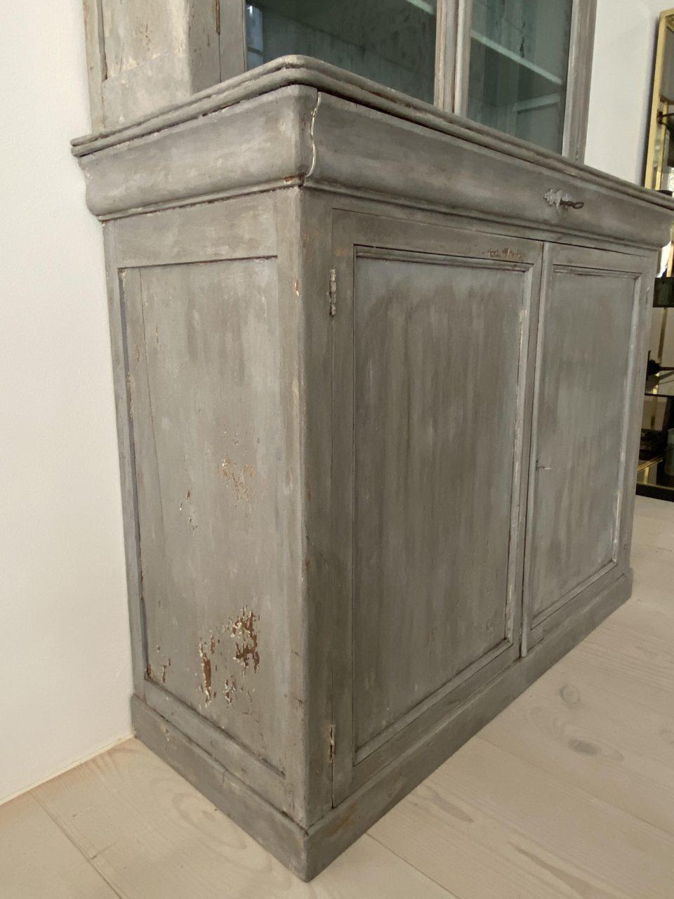 Handsome Vintage Grey and Blue French Display Cabinet For Sale 2