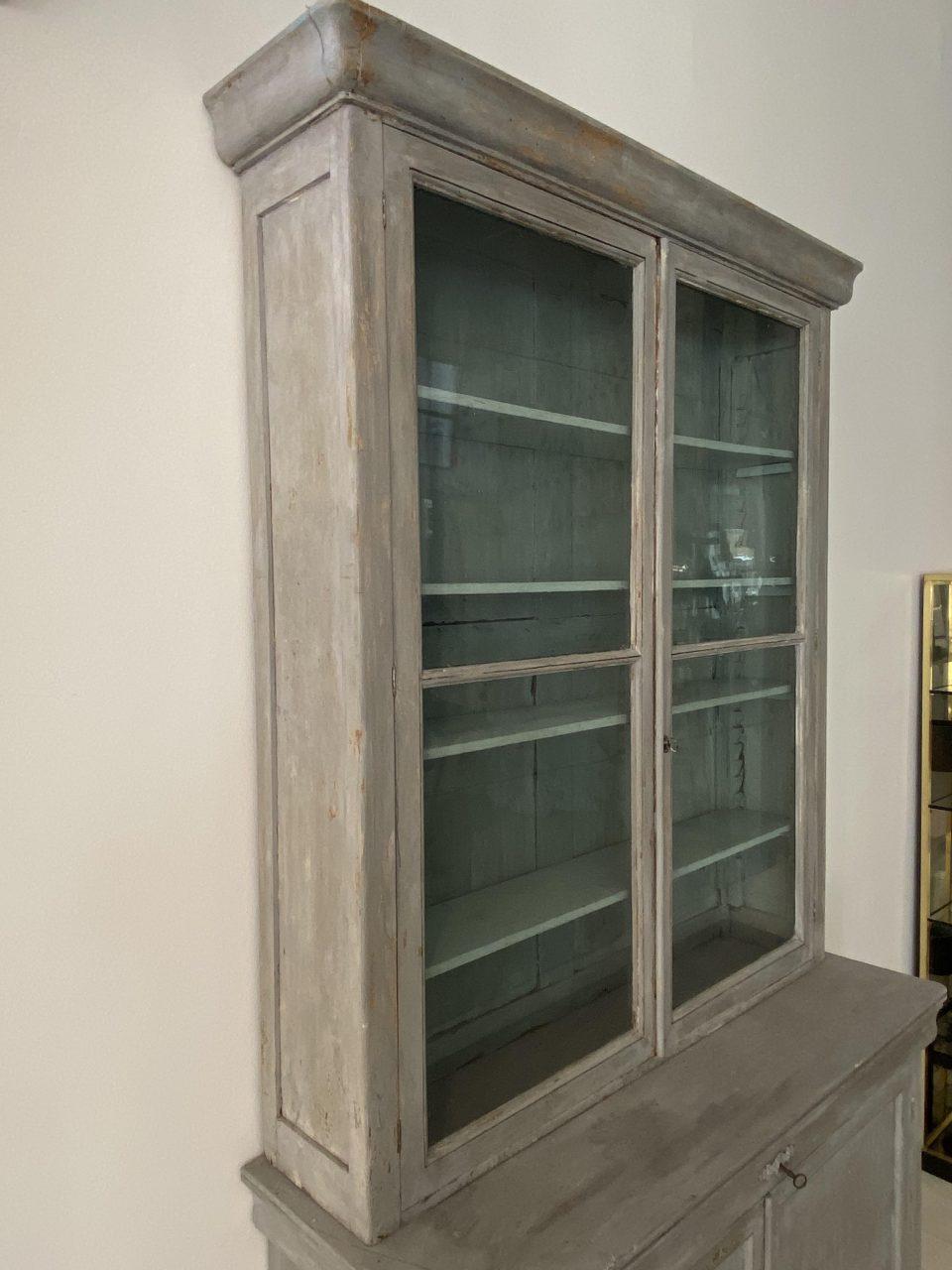 Handsome Vintage Grey and Blue French Display Cabinet For Sale 3