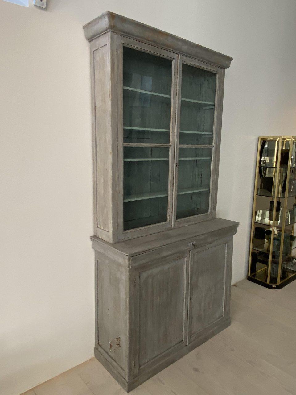 Handsome Vintage Grey and Blue French Display Cabinet For Sale 1