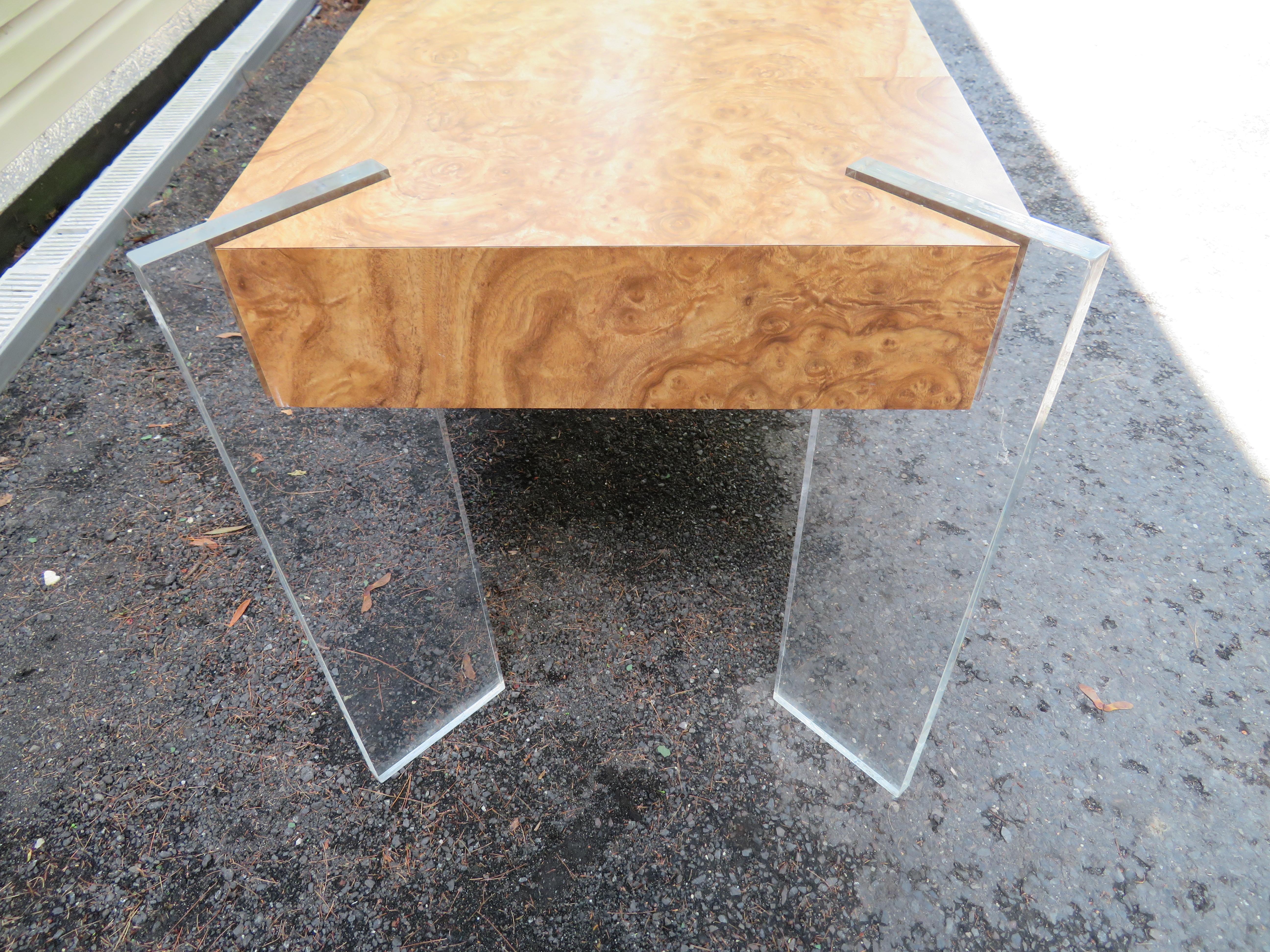 Schöner Laminat-Spieltisch-Schreibtisch aus Wurzelholz mit Lucite-Stuhl im Zustand „Gut“ im Angebot in Pemberton, NJ
