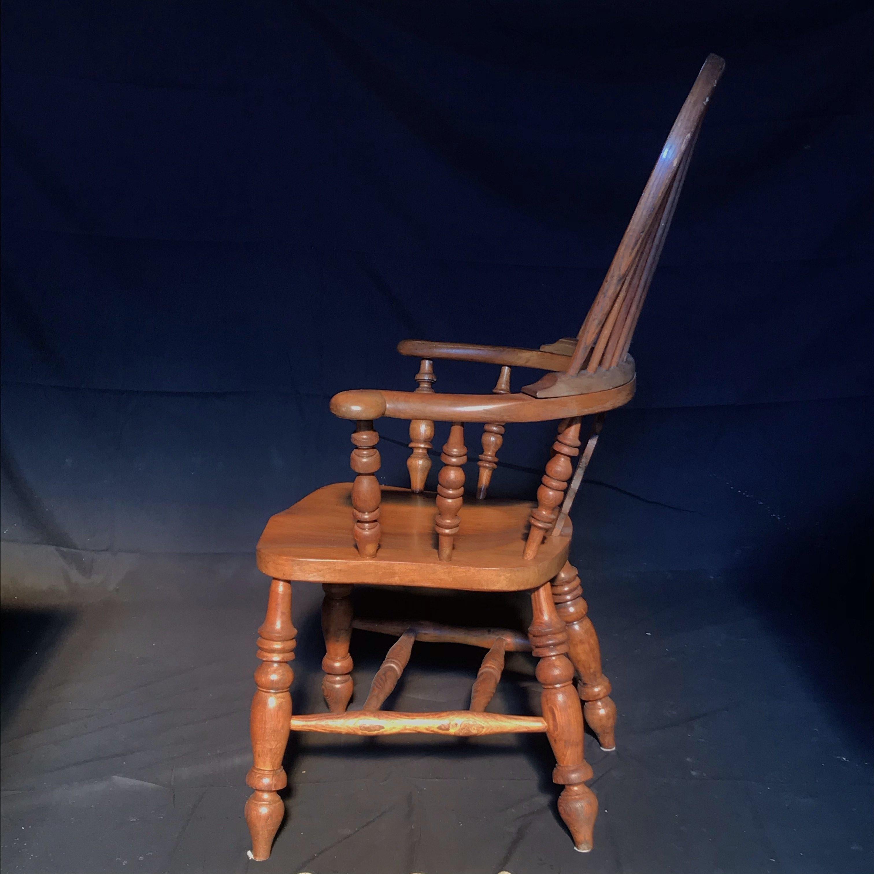 Schöner britischer Windsor-Sessel aus Nussbaumholz (20. Jahrhundert) im Angebot
