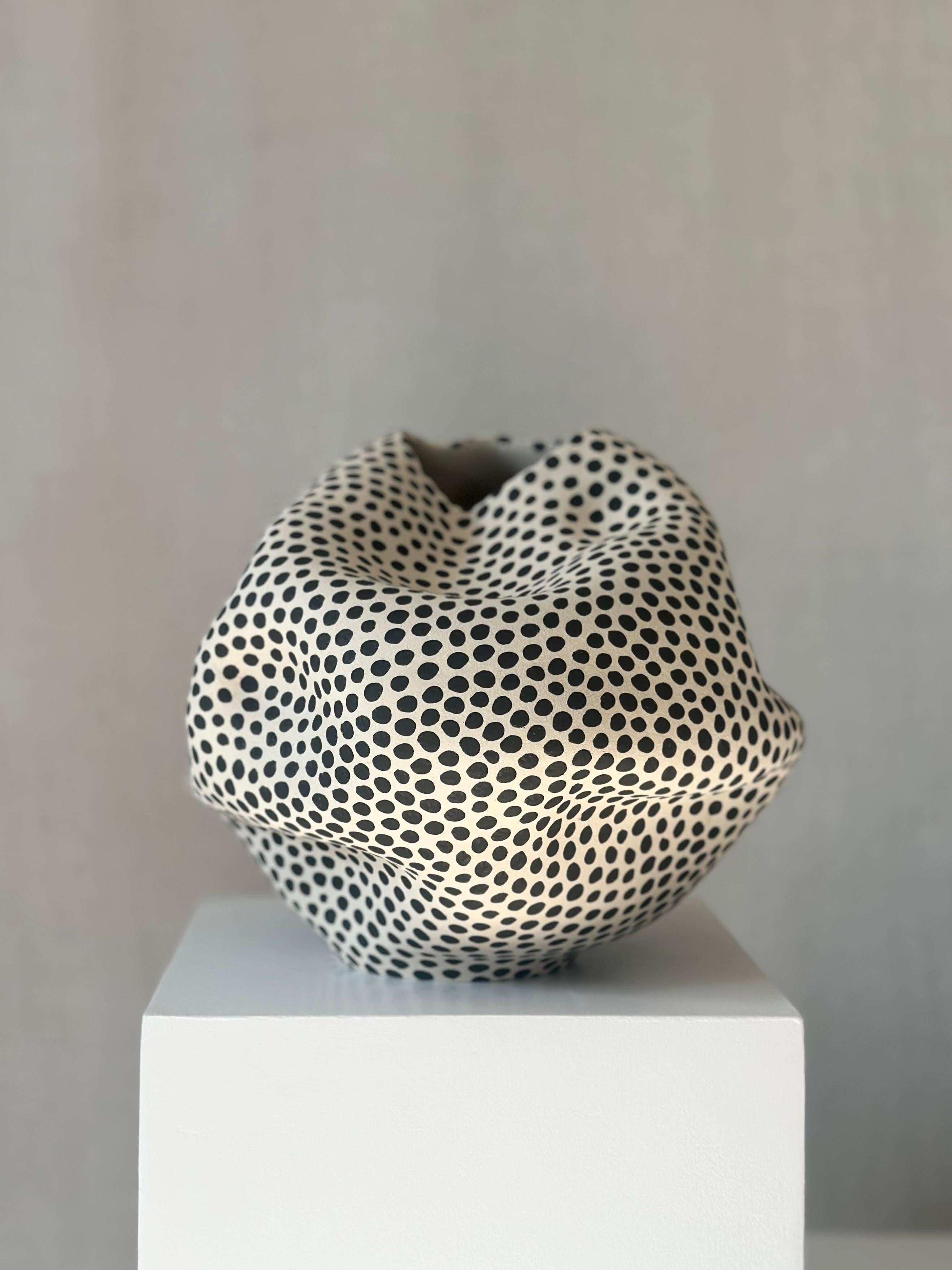 Scandinavo moderno Handthrown vase by Norwegian artist Jossolini in vendita
