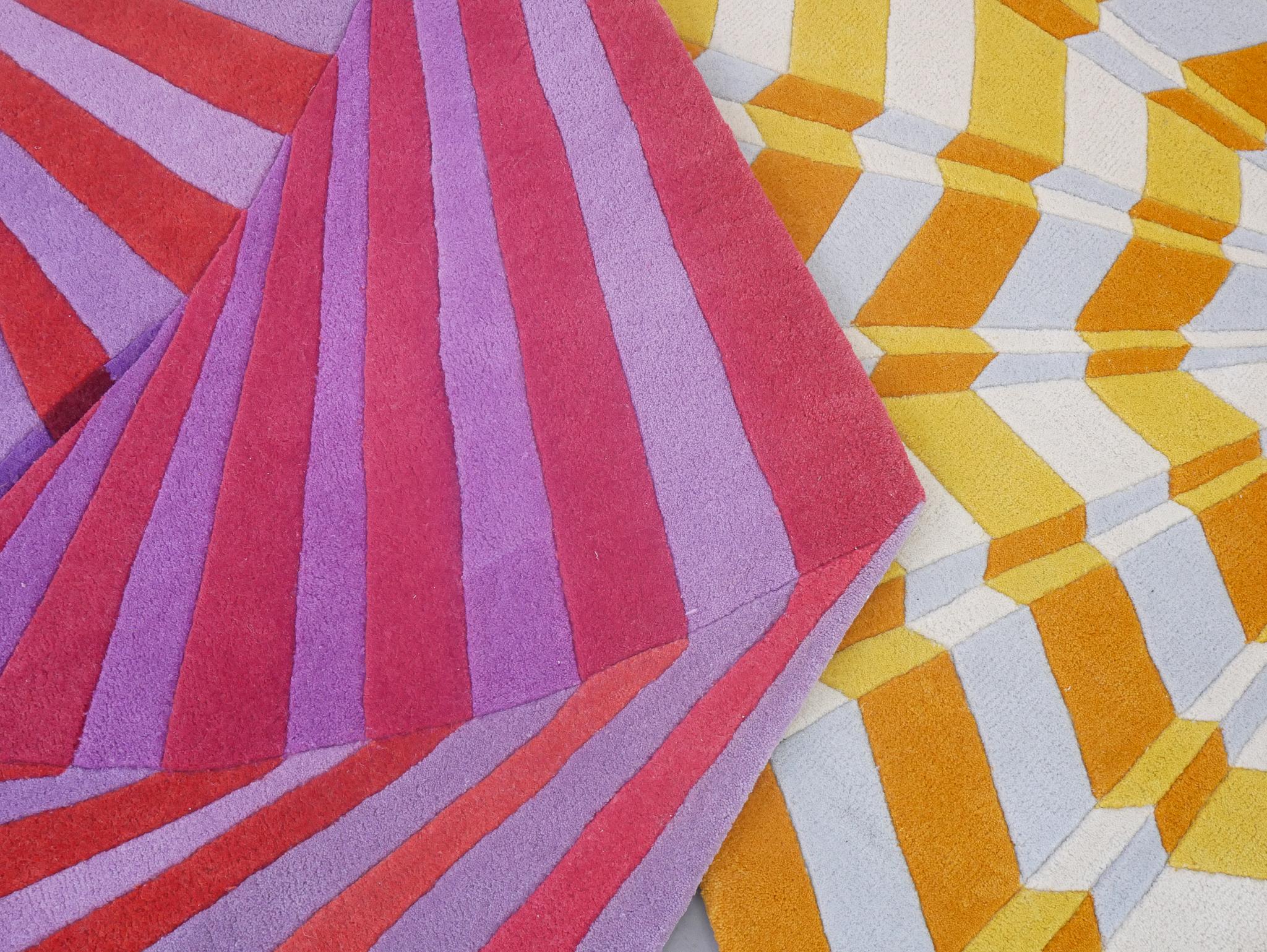 Alfombra 3D Redonda Tejida a Mano Rosa y Violeta, Remolino - Artista sueca Annika Johansson Lana en venta