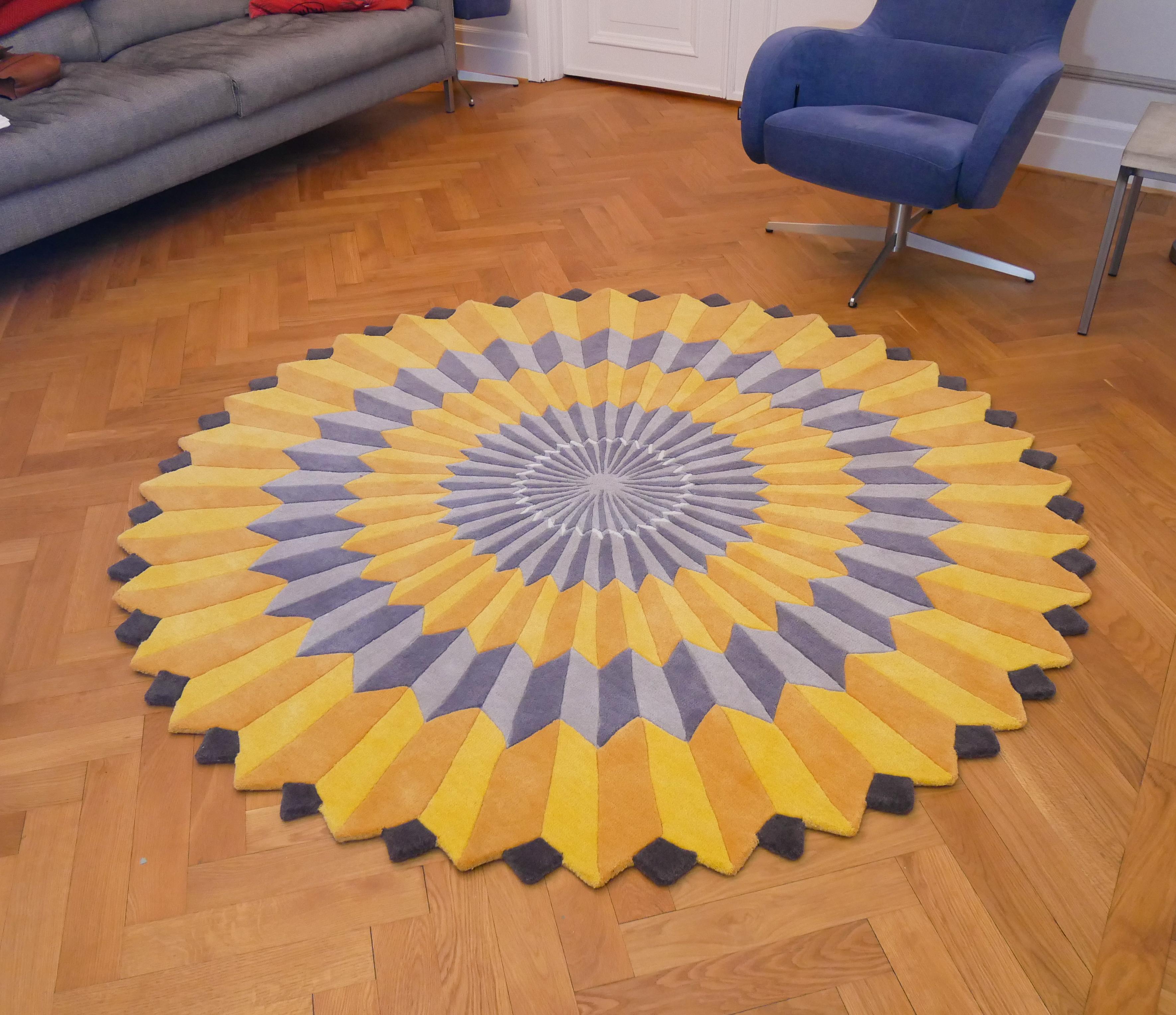 Custom hand tufted rug based on the artwork “Rosette NY”, painted by Swedish artist Annika Johansson.

Sustainable and certified fair-trade artisanal production. Label Step fair-trade partners. 

Colors: 6 custom-dyed colors. Main colors in the rug: