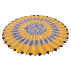 Tappeto rotondo giallo e grigio intessuto a mano, Rosette NY - Artista svedese Annika Johansson
