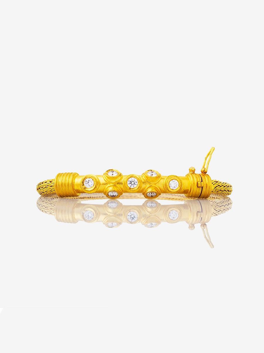 Handwoven 24K Gold Chain Bracelet Adorned with Brilliant Cut Diamonds
Gold Weight        : 30,73 Grams
Diamond Weight : 0,75 Ct's