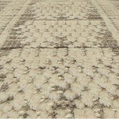Handgewebter abstrakter Teppich in Grau und Elfenbein „Gridveil“ von Doris Leslie Blau