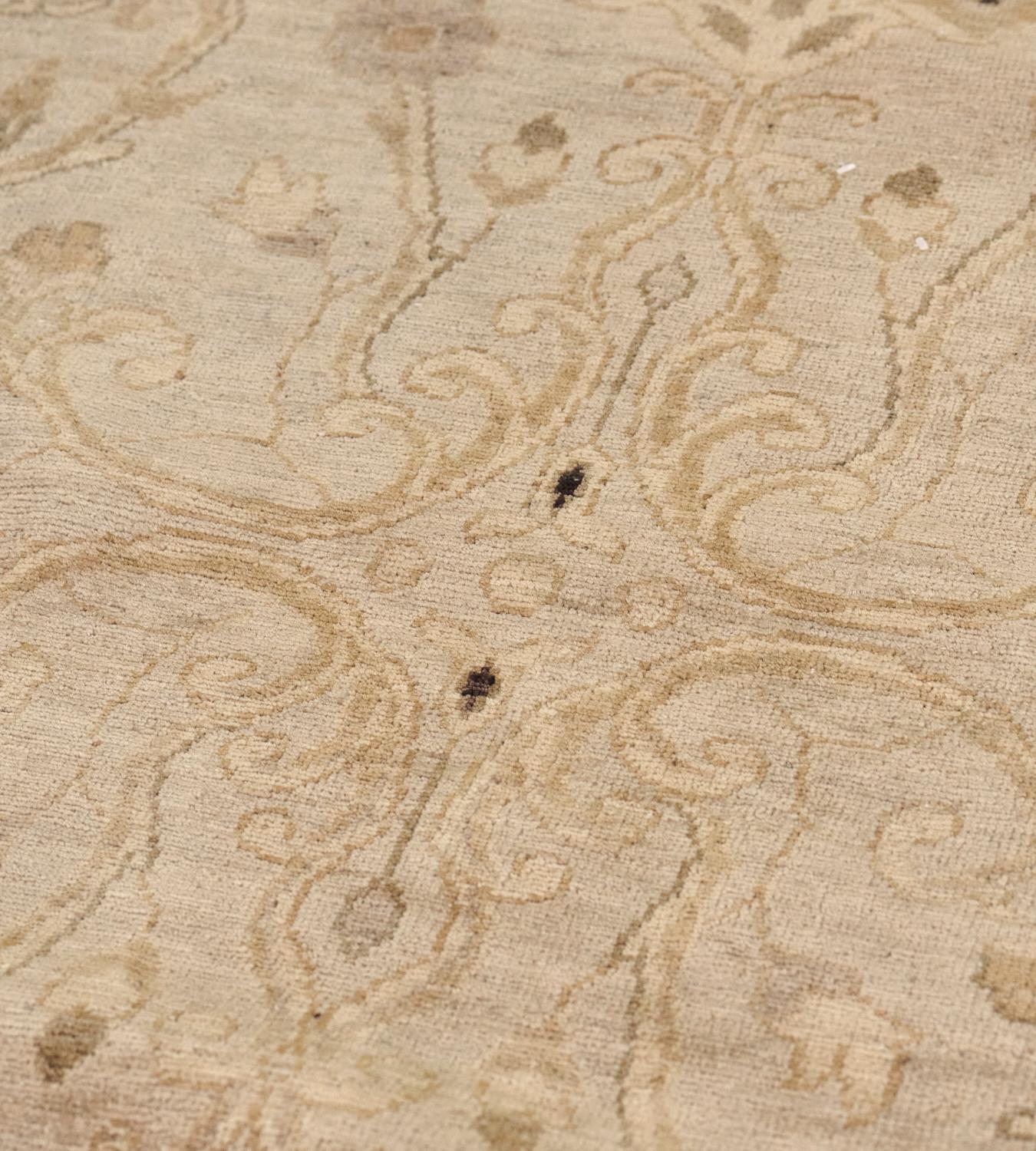 Brand new Hand-woven Agra Inspired Wool Rug For Sale 1