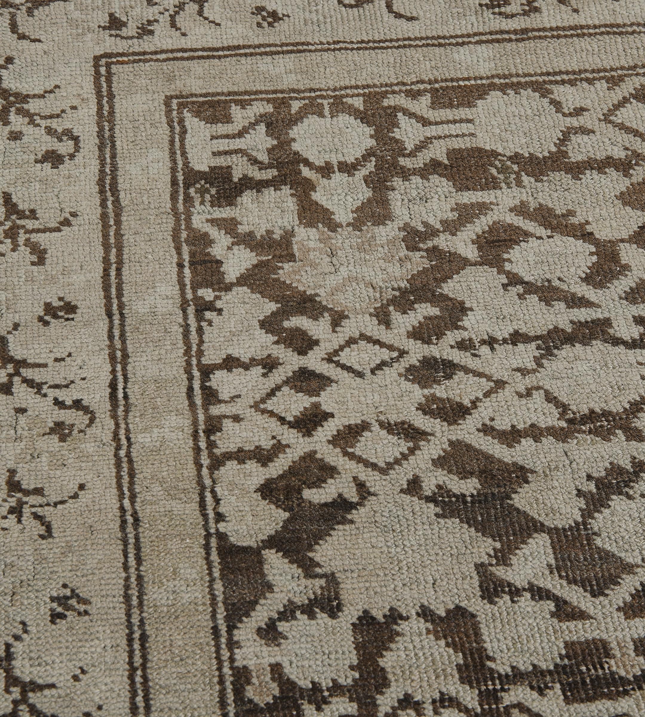 Handgewebter Läufer aus Karabagh-Wolle in Brown mit Herati-Muster (Handgeknüpft) im Angebot