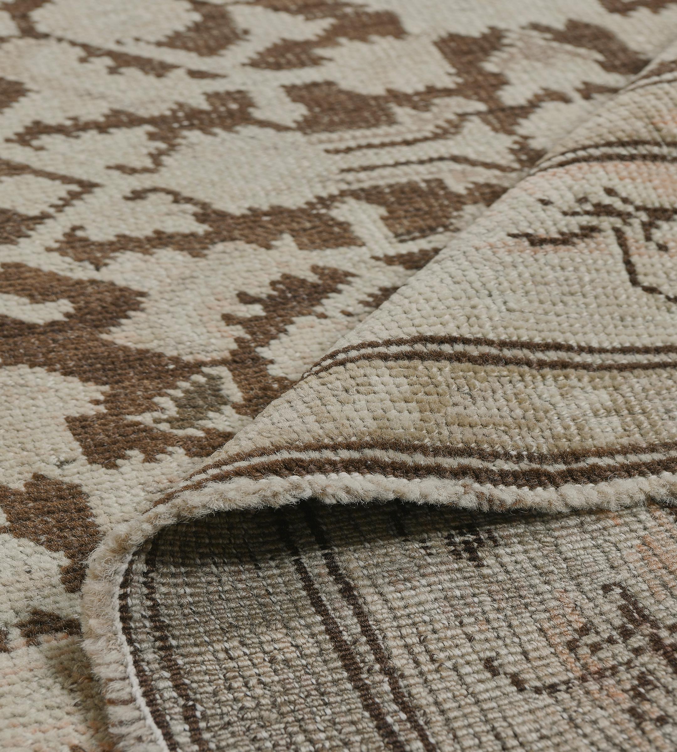 Handgewebter Läufer aus Karabagh-Wolle in Brown mit Herati-Muster im Angebot 2