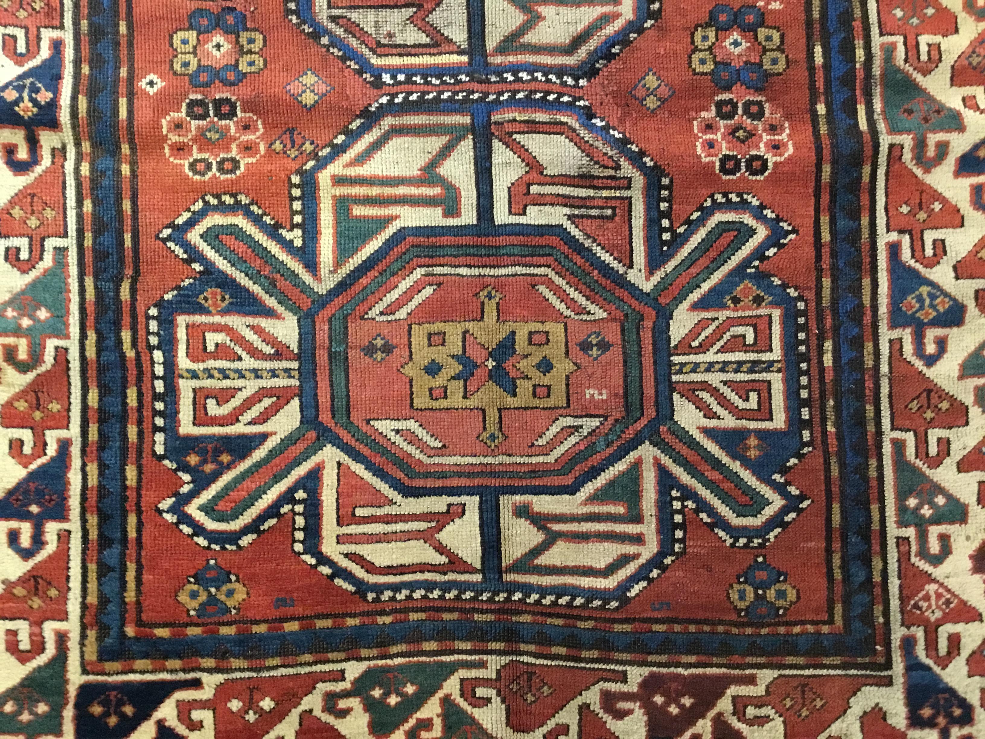 Handgewebter antiker kaukasischer Karabagh-Teppich im Angebot 6