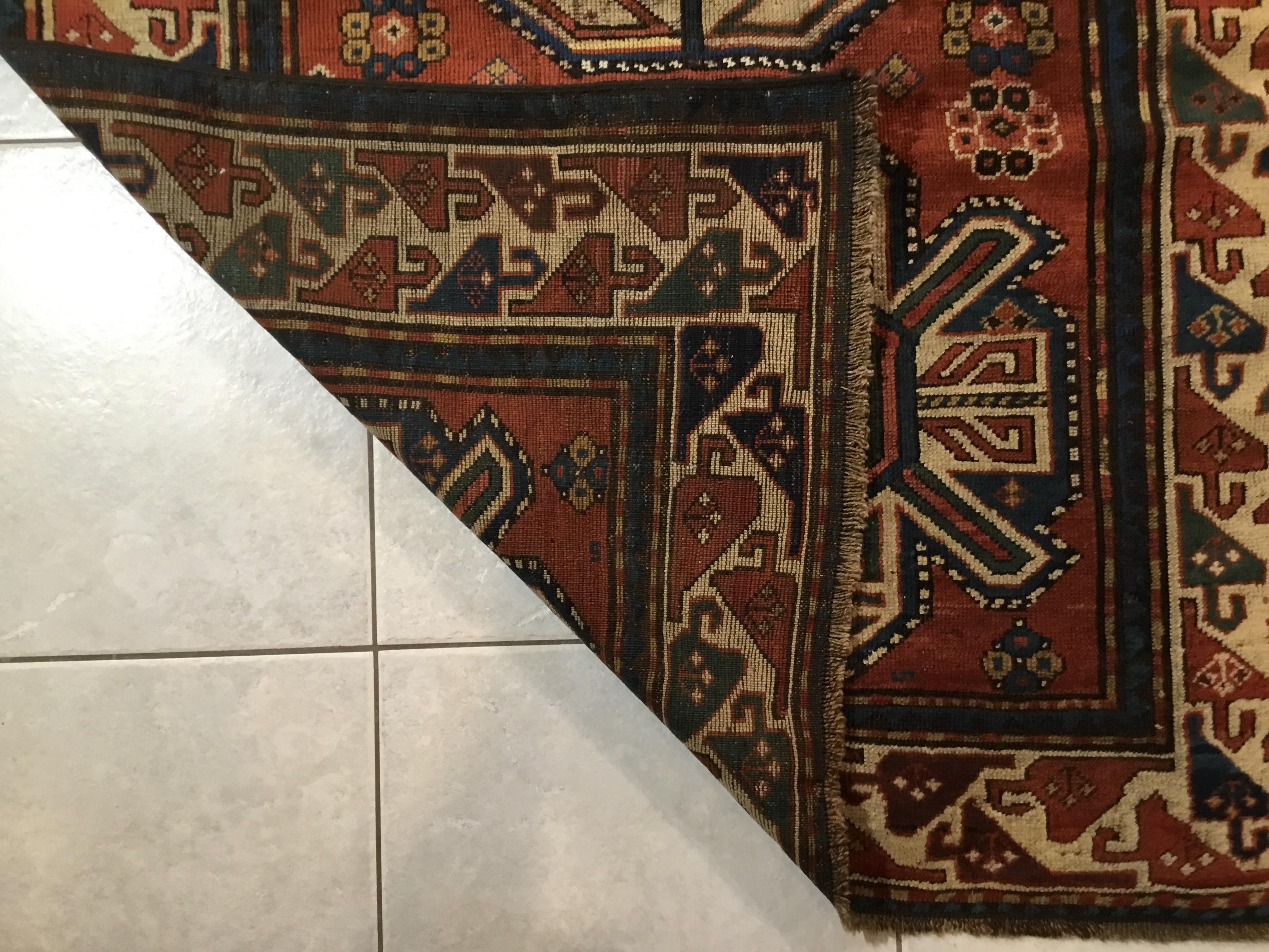 Handgewebter antiker kaukasischer Karabagh-Teppich im Angebot 7