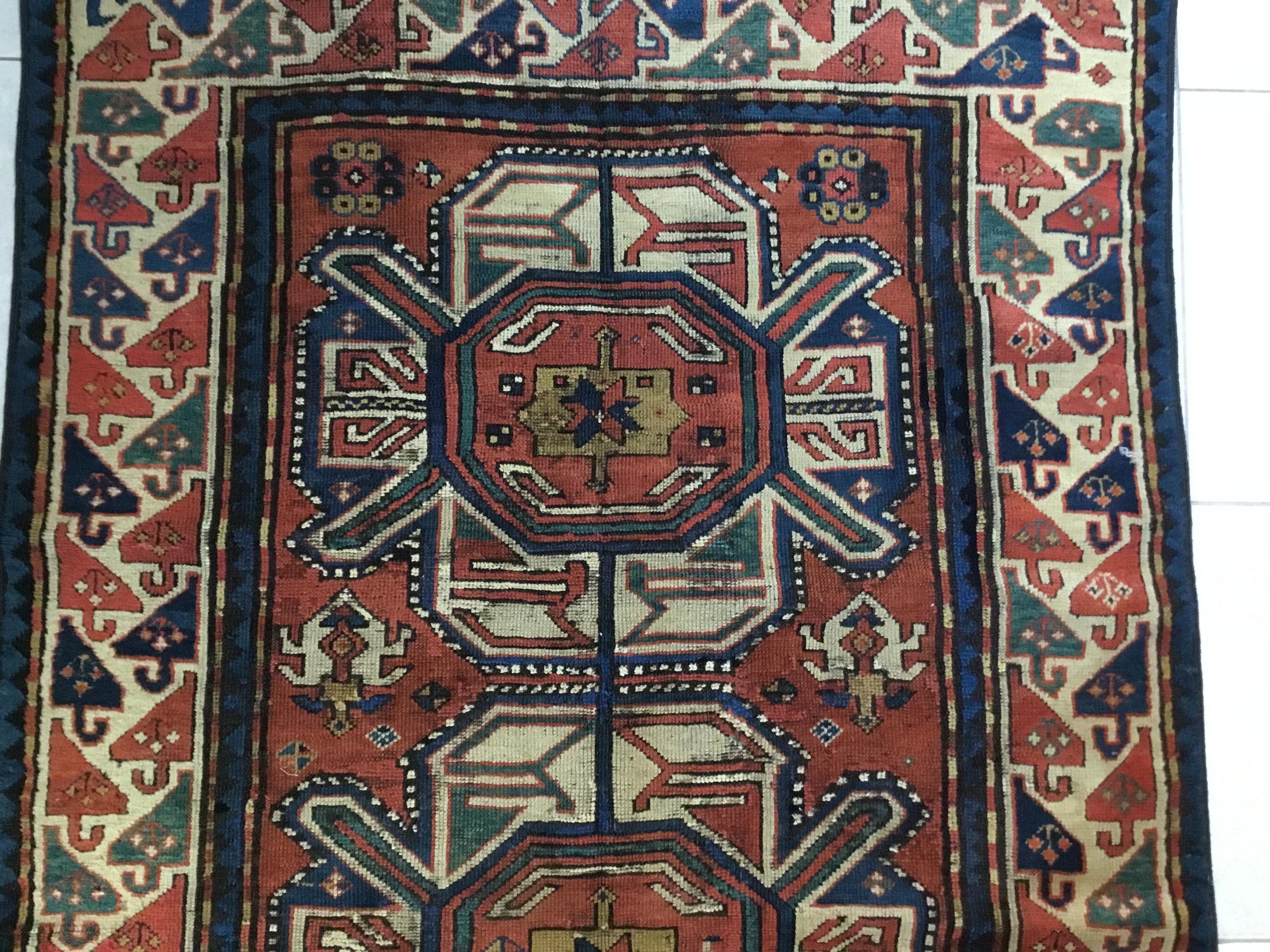 Handgewebter antiker kaukasischer Karabagh-Teppich im Angebot 1