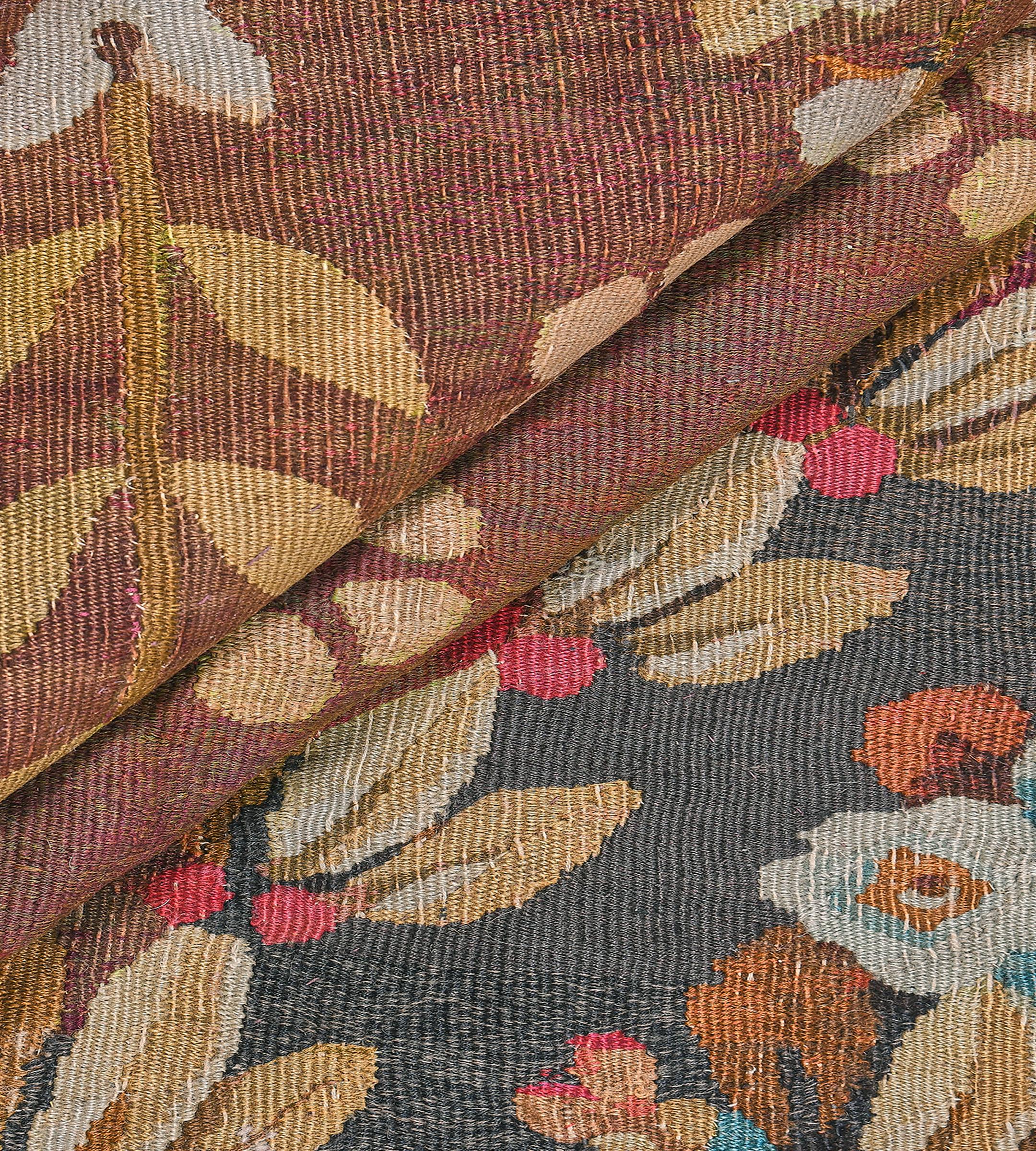 Tappeto Aubusson francese in lana, tessuto a mano, di colore marrone e floreale, risalente a circa il 1800. in vendita 2