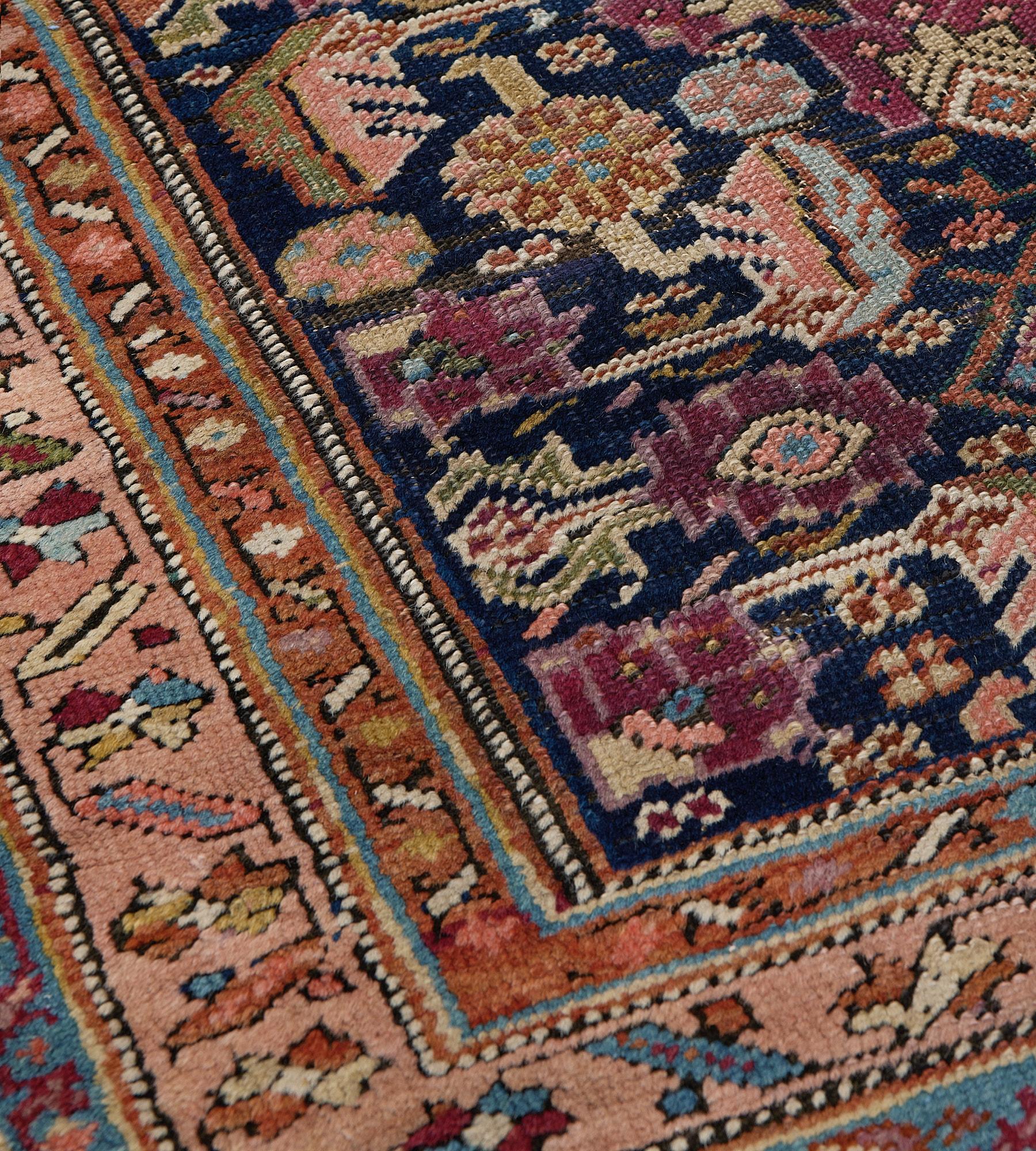 Perse Tapis de couloir Karabagh Herati-Pattern tissé à la main en vente