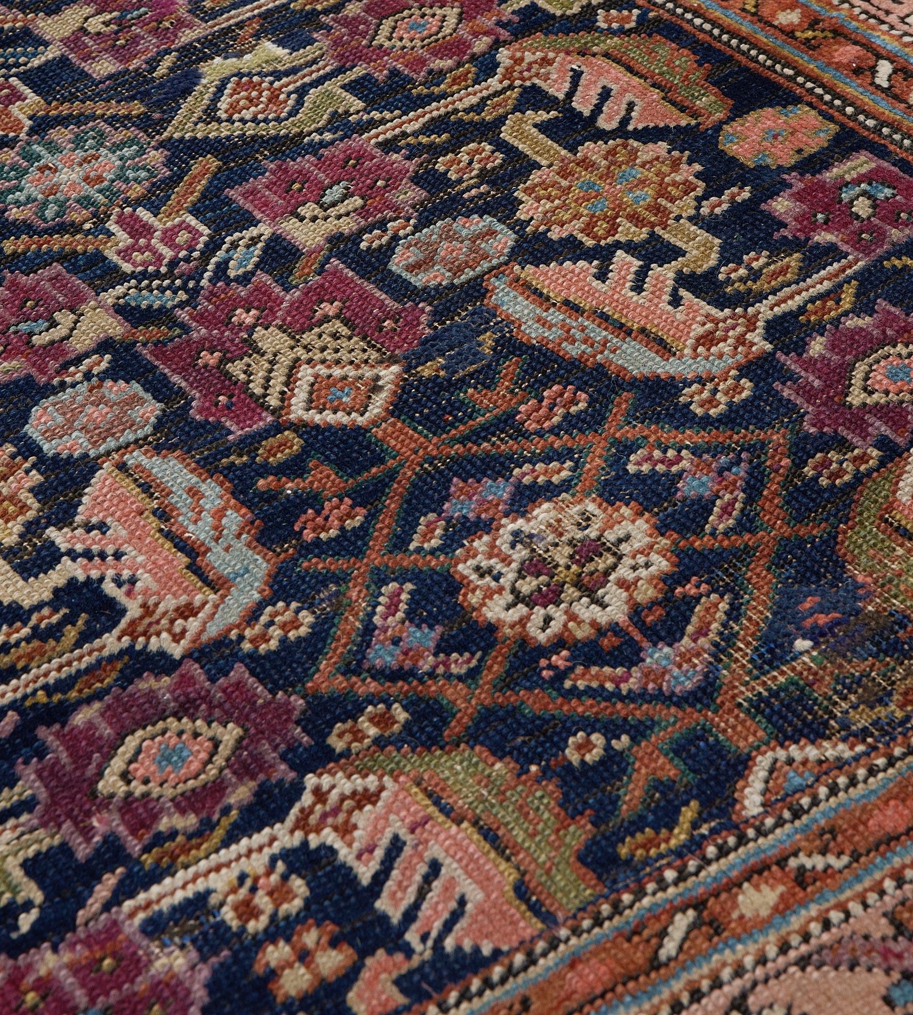 Tapis de couloir Karabagh Herati-Pattern tissé à la main Bon état - En vente à West Hollywood, CA