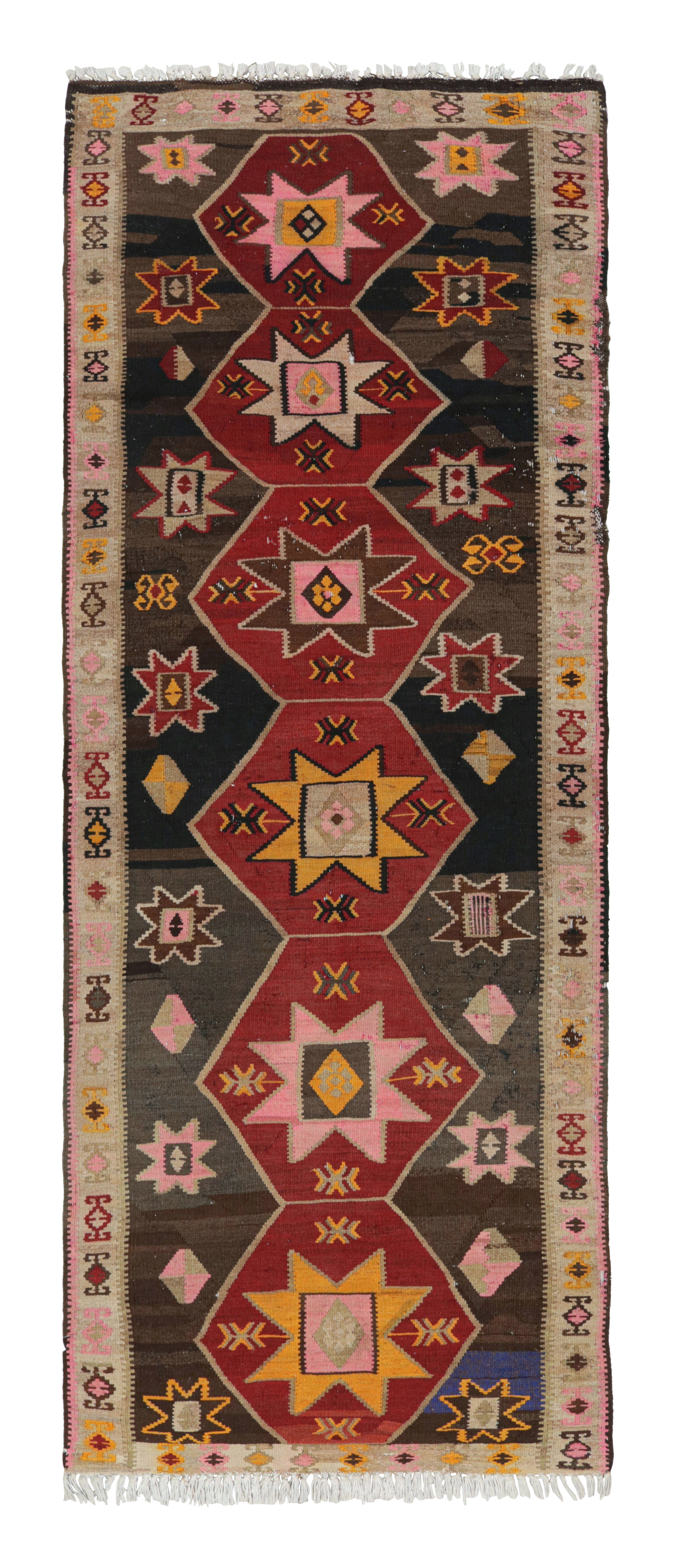 Handgewebter antiker Kelim-Teppich in Beige-Braun-Rot mit Medaillonmuster von Teppich & Kelim