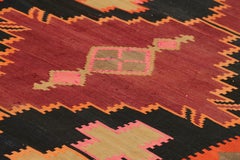Handgewebter antiker Kelim-Teppich in Schwarz und Orange mit geometrischem Muster von Teppich & Kelim