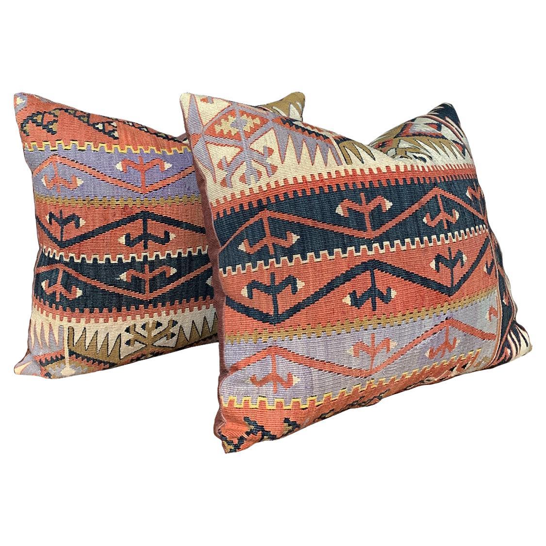 Oreillers en tapis Kilim ancien tissé à la main, design géométrique, 20e siècle en vente